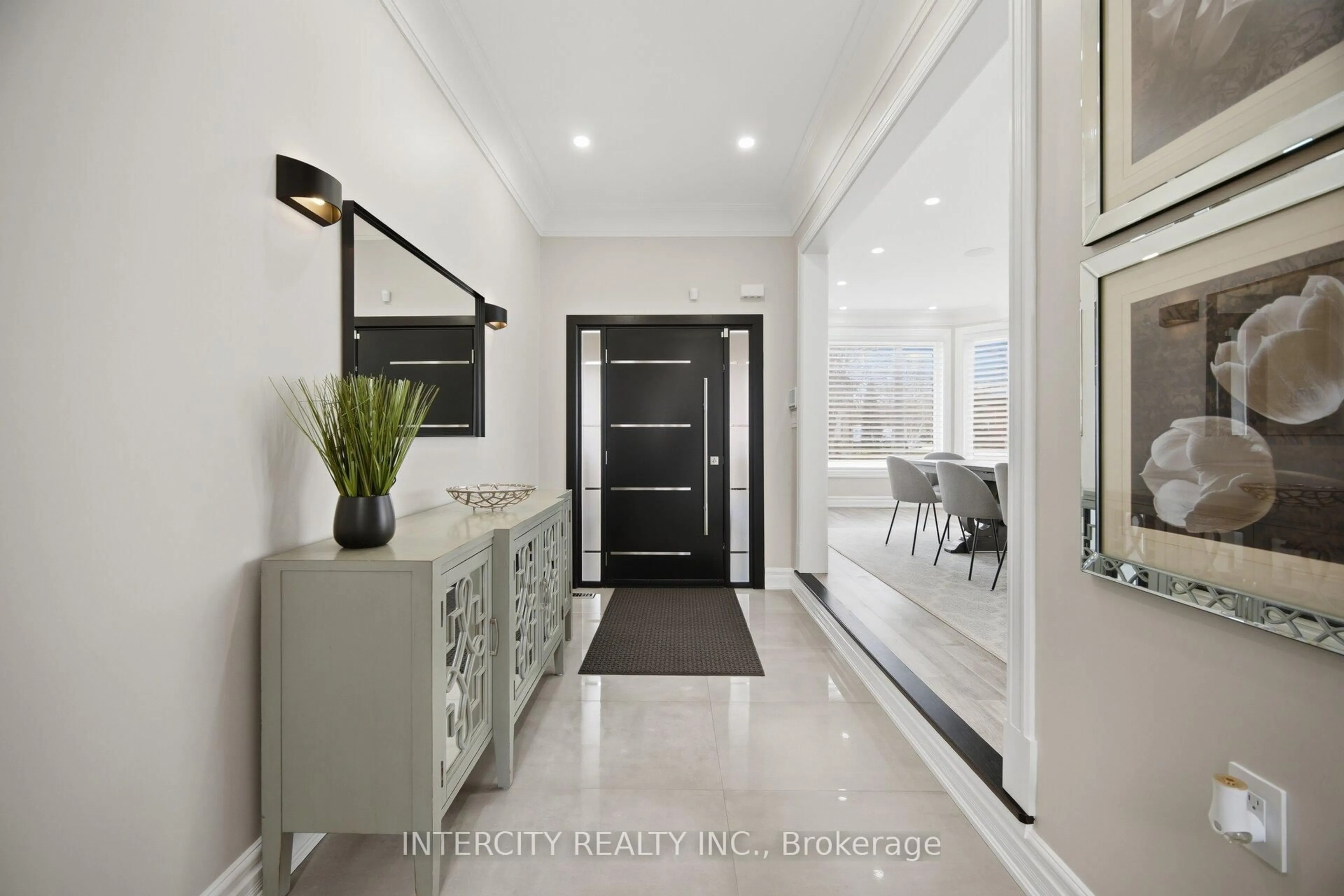 Indoor entryway for 61 Woodland Trail Crt, Vaughan Ontario L4L 9H9