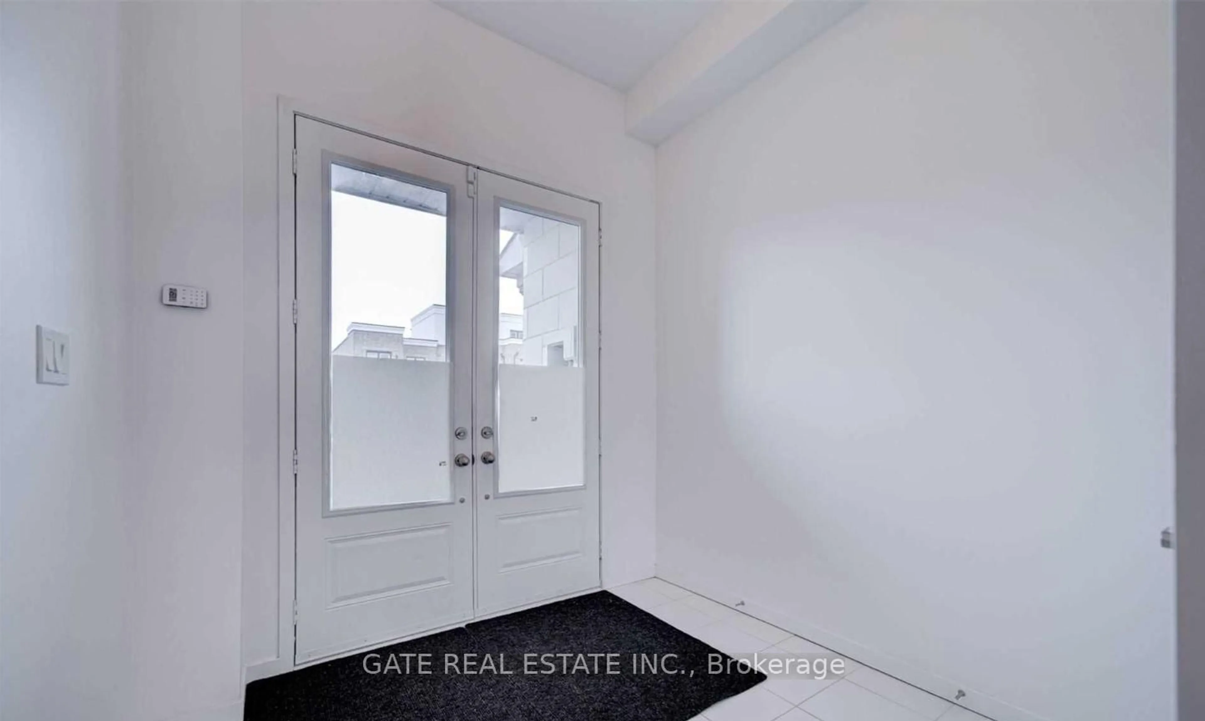 Indoor entryway for 189 Elyse Crt, Aurora Ontario L4G 2C9