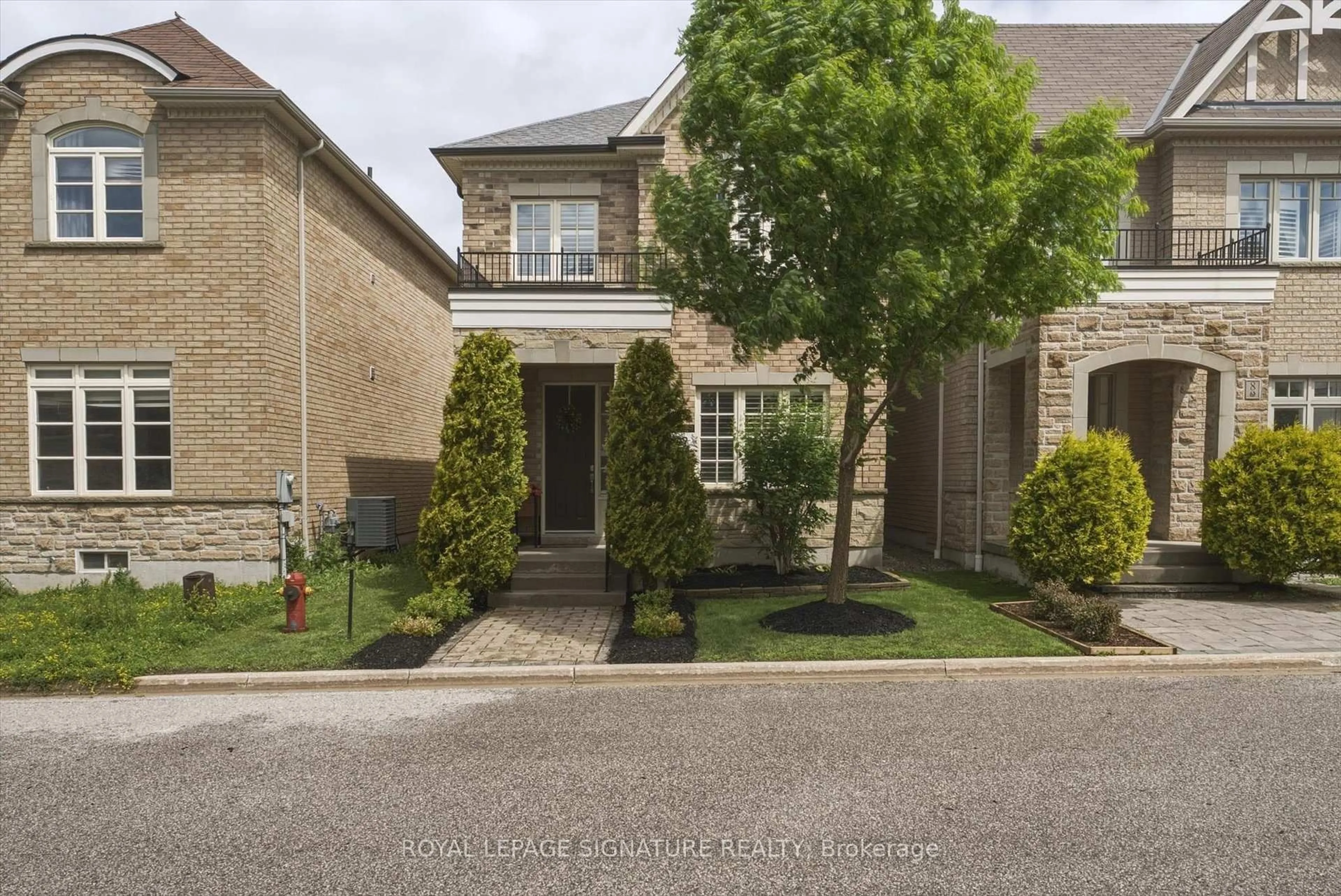 Home with brick exterior material, street for 6 Mayapple Lane, Richmond Hill Ontario L4E 1B8