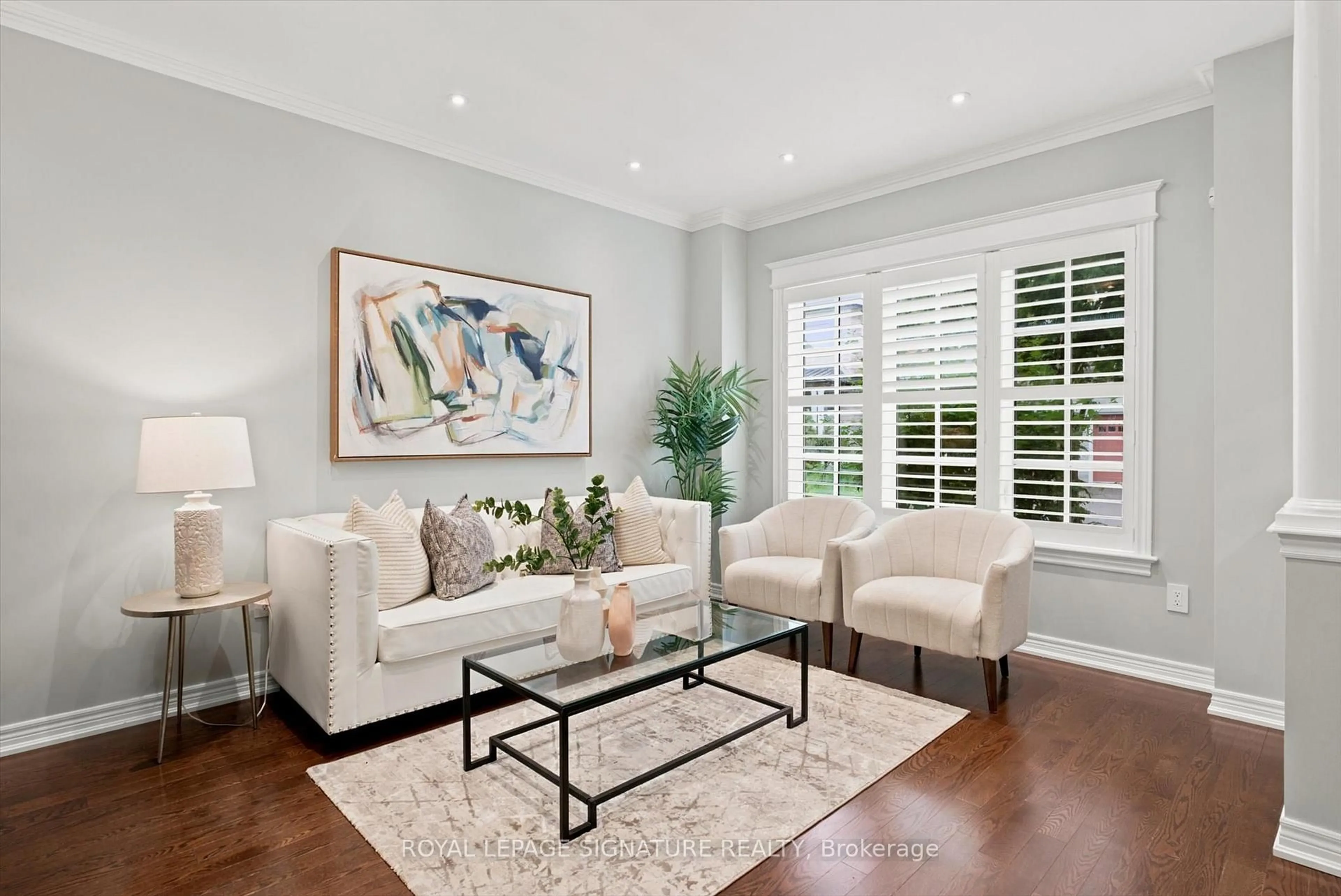 Living room with furniture, unknown for 6 Mayapple Lane, Richmond Hill Ontario L4E 1B8