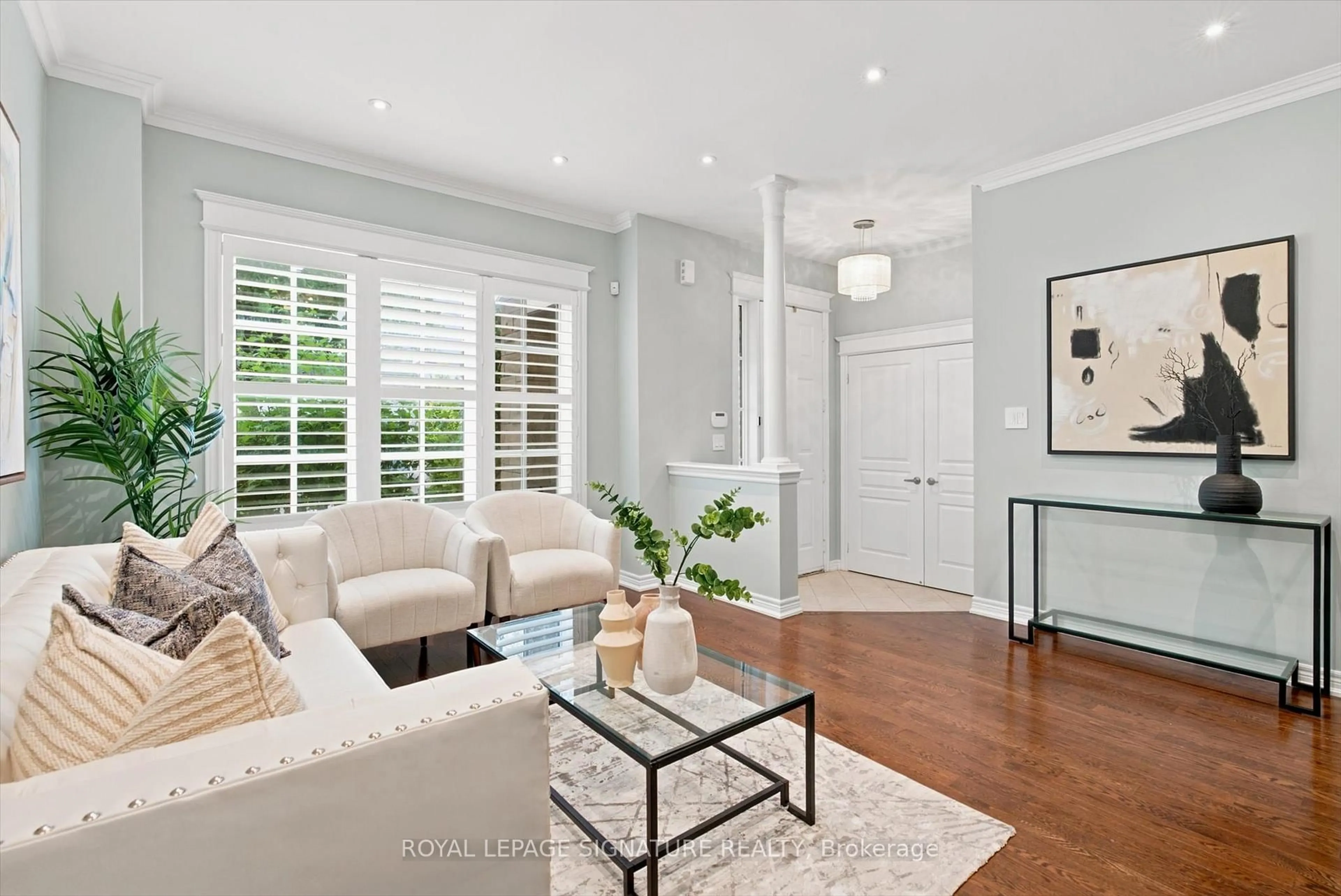 Living room with furniture, unknown for 6 Mayapple Lane, Richmond Hill Ontario L4E 1B8