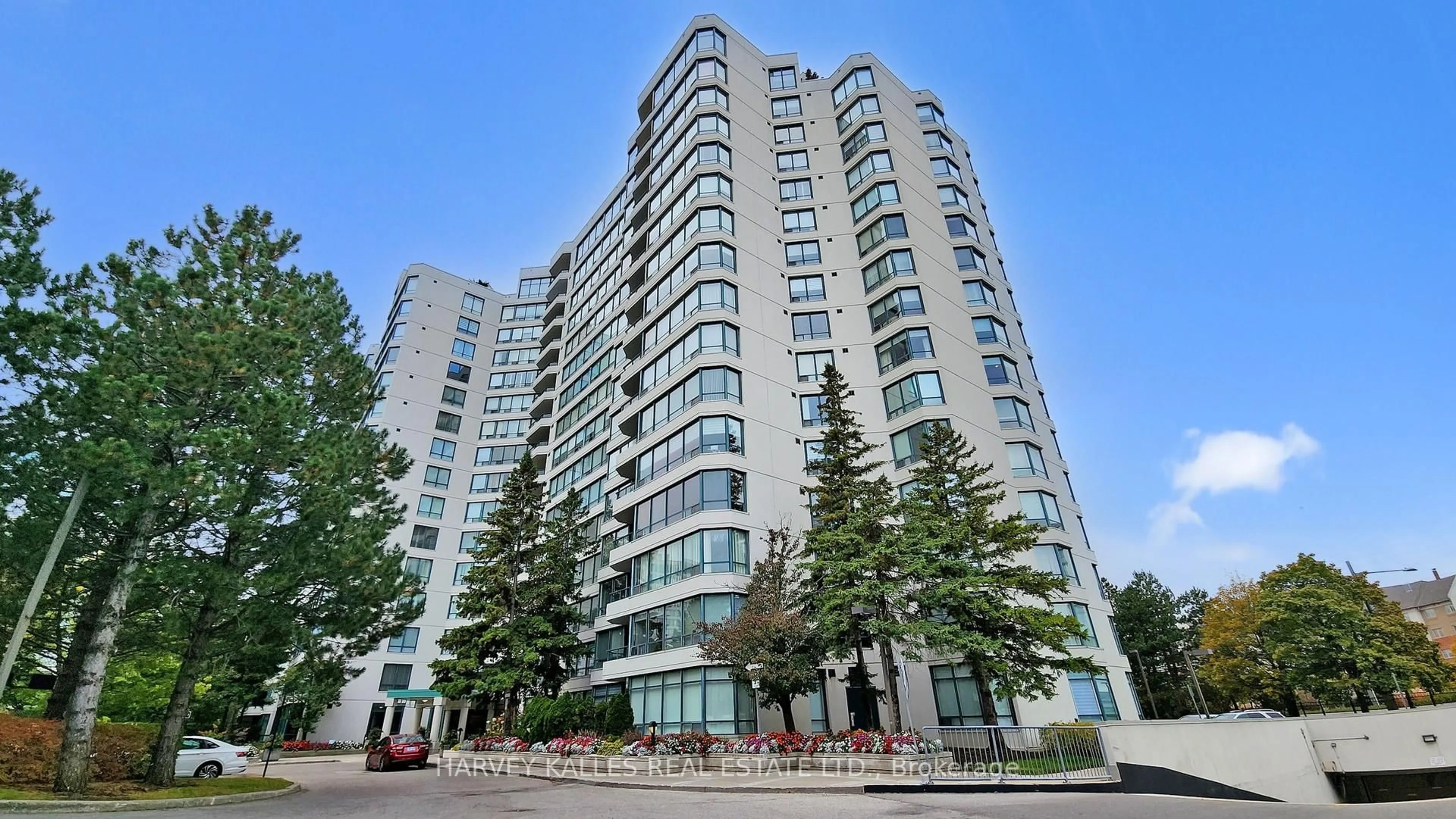 Indoor foyer for 120 Promenade Circ #212, Vaughan Ontario L4J 7W9