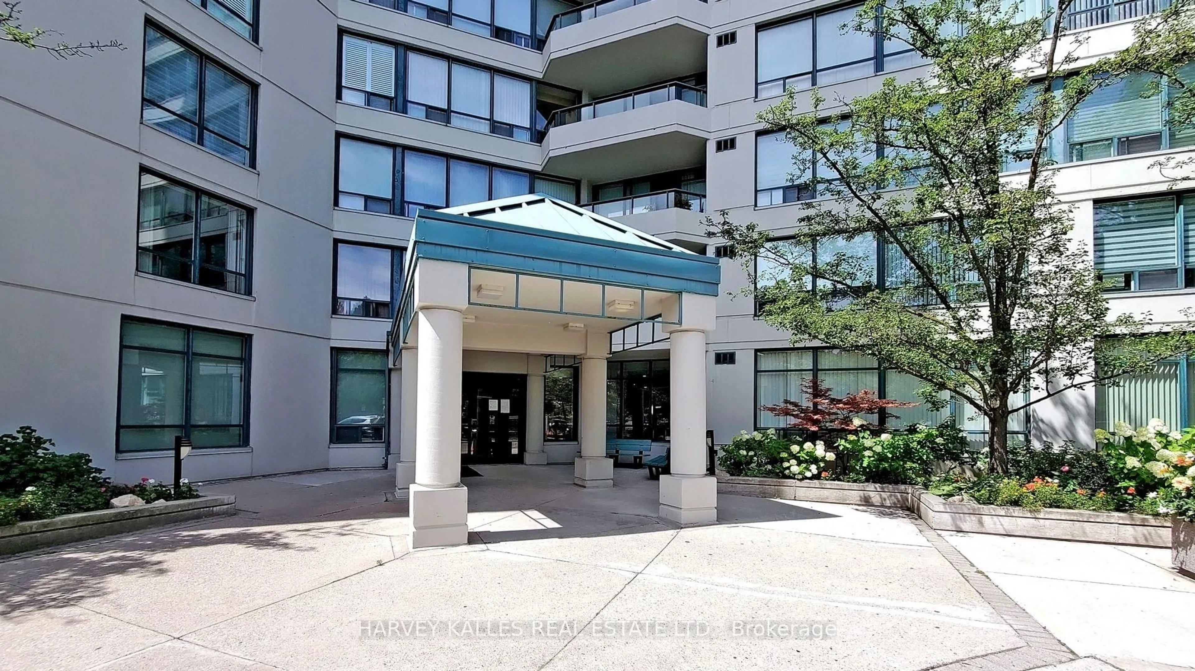 Indoor foyer for 120 Promenade Circ #212, Vaughan Ontario L4J 7W9