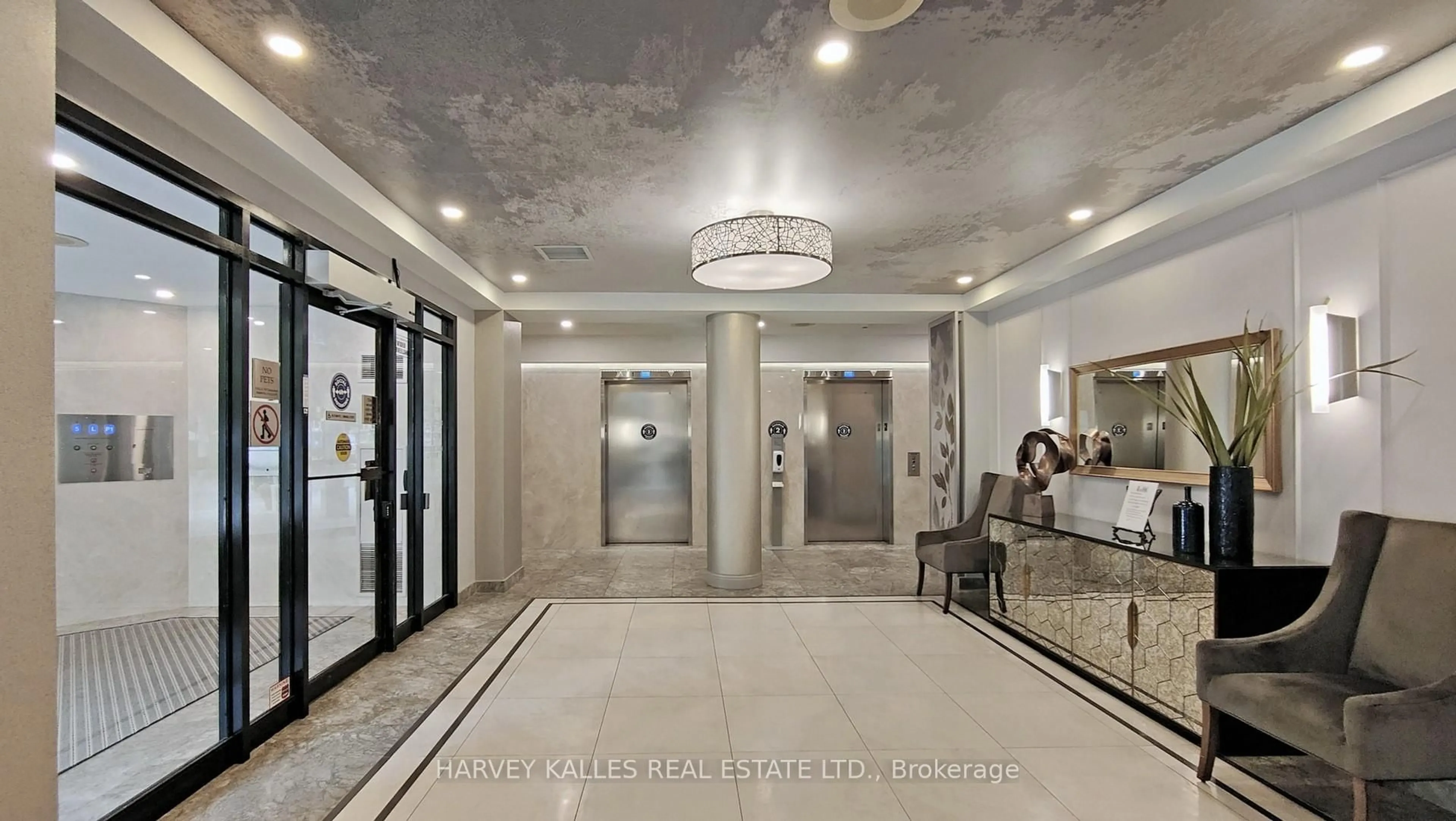Indoor foyer for 120 Promenade Circ #212, Vaughan Ontario L4J 7W9