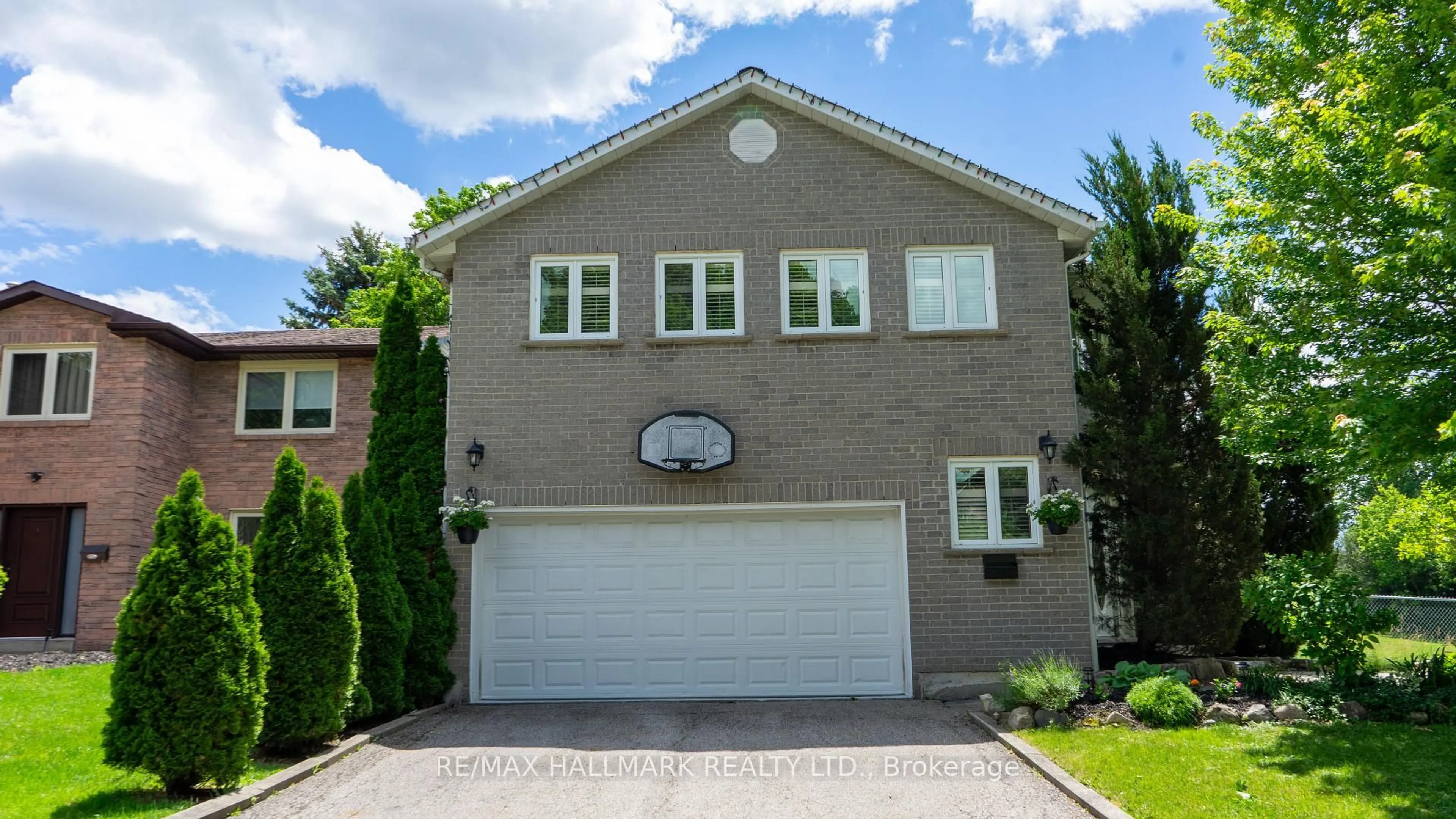 Home with brick exterior material, street for 145 Old Surrey Lane, Richmond Hill Ontario L4C 6R9