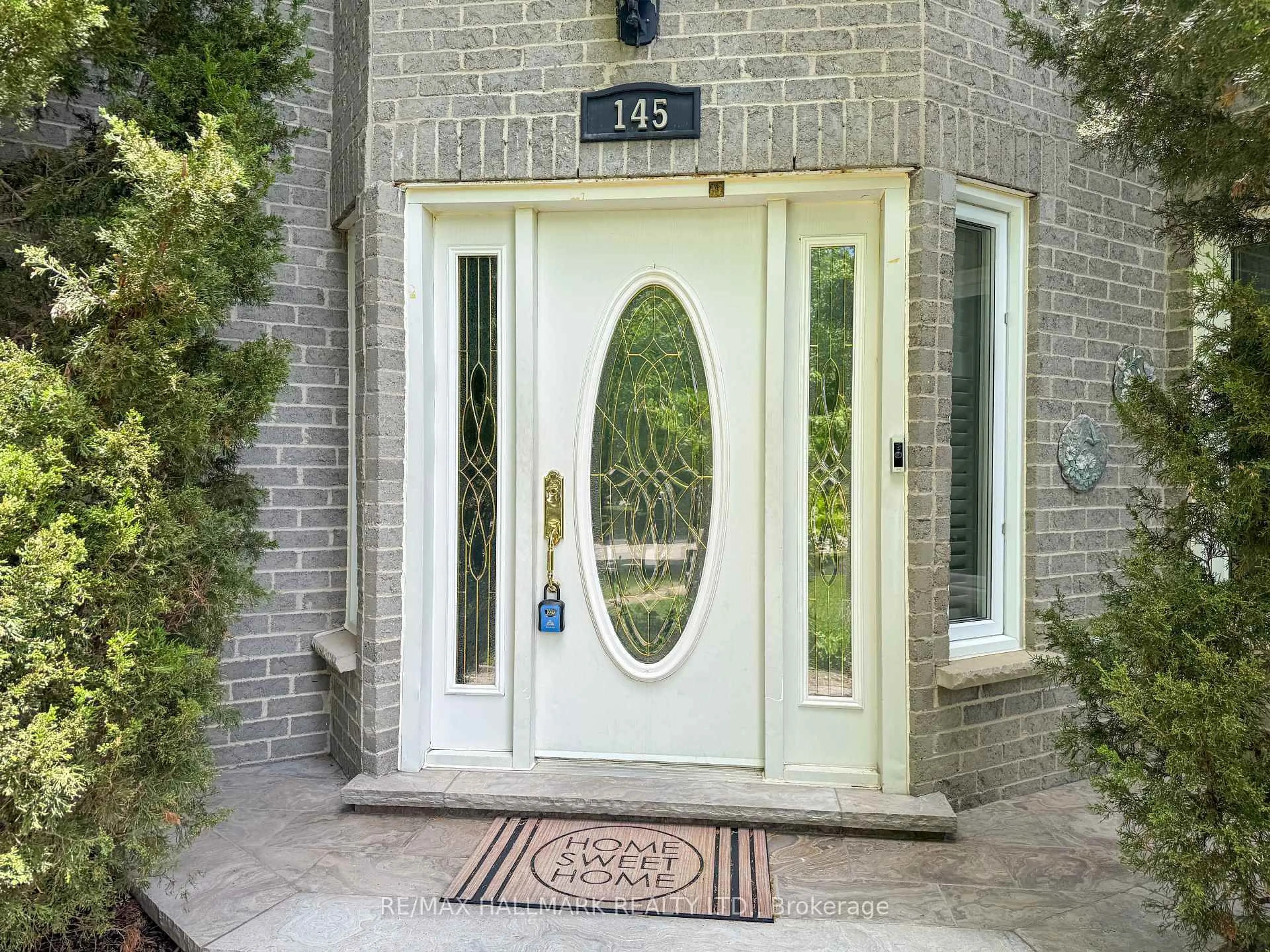 Indoor entryway for 145 Old Surrey Lane, Richmond Hill Ontario L4C 6R9