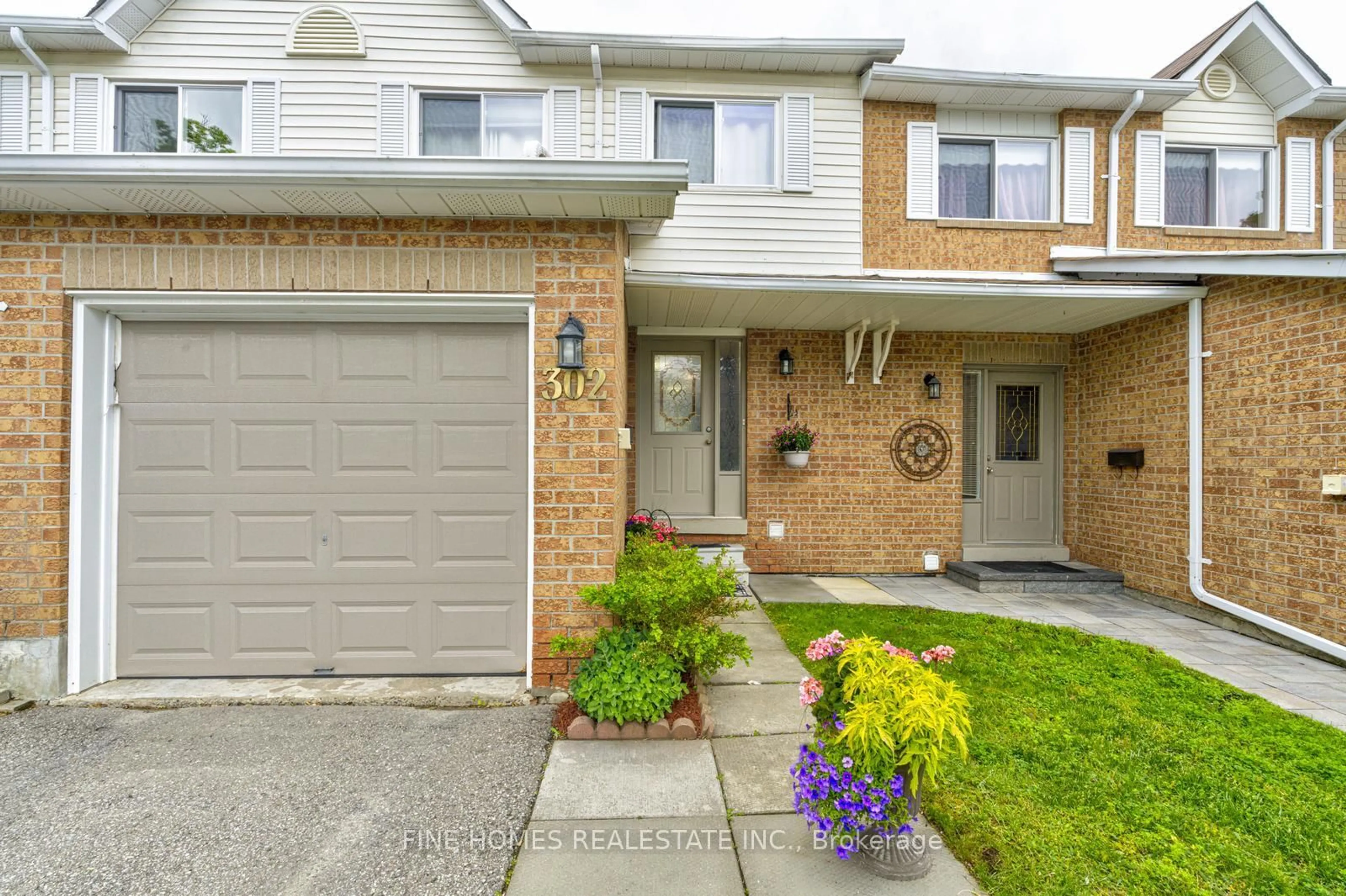 Home with brick exterior material, street for 302 Maciver Blvd, Newmarket Ontario L3X 1Y4