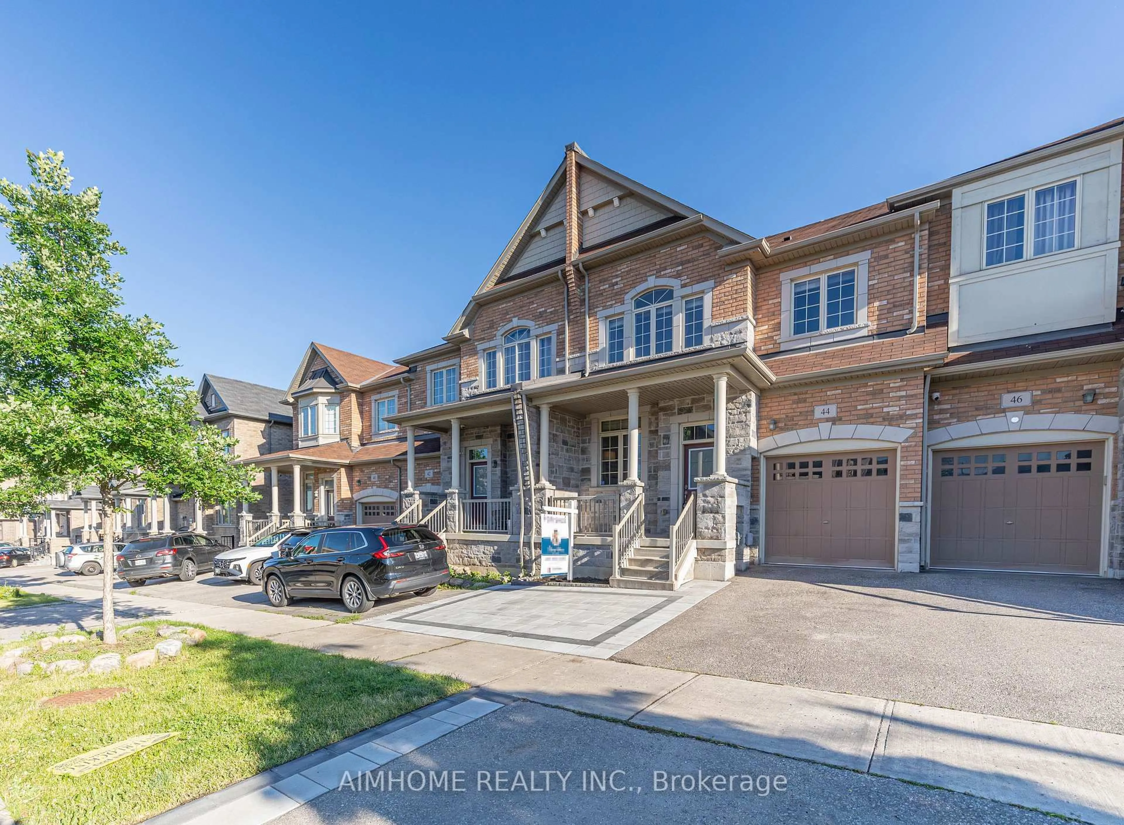 A pic from outside/outdoor area/front of a property/back of a property/a pic from drone, street for 44 Nipigon Ave, Markham Ontario L6C 0X6