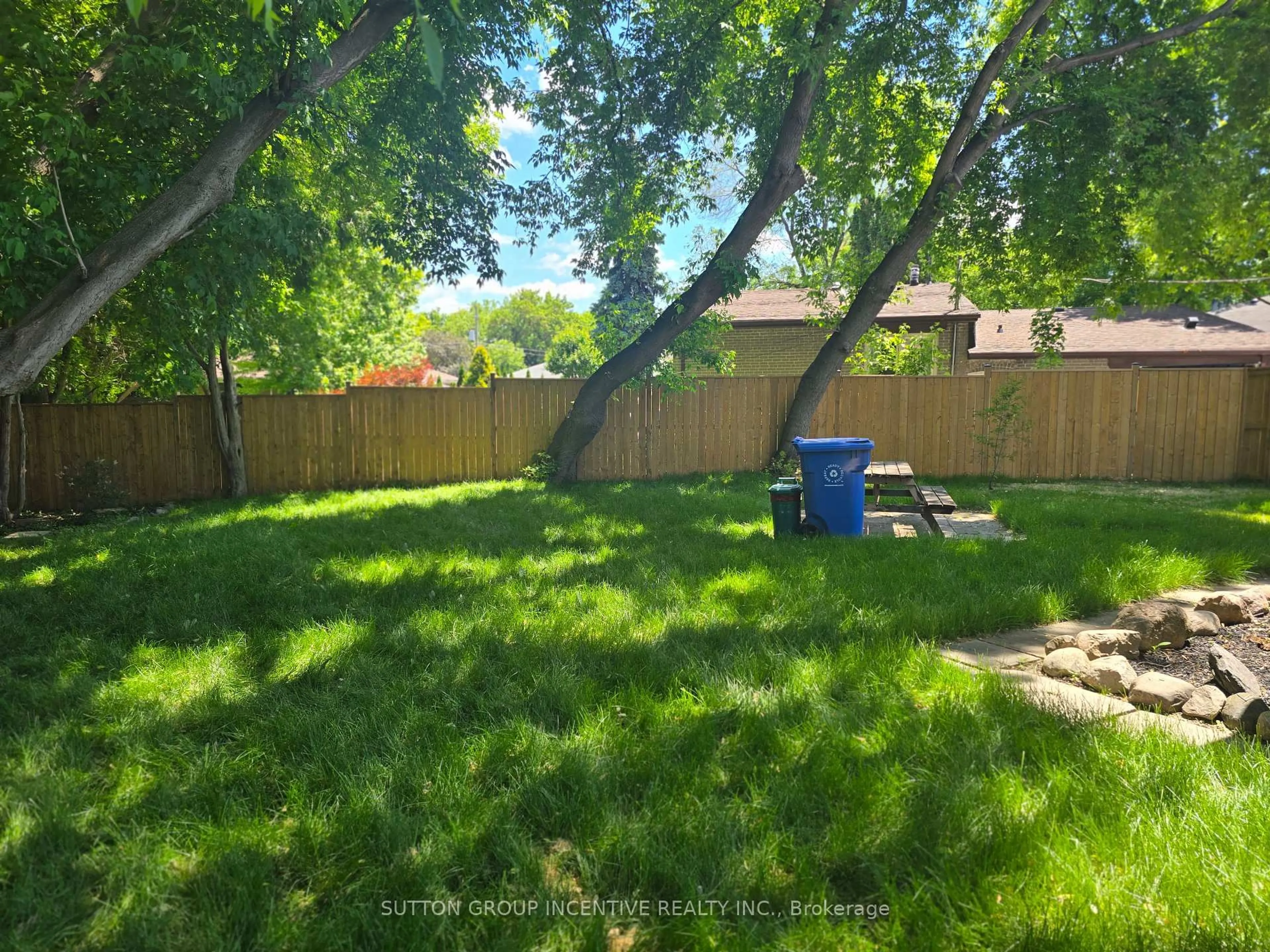 A pic from outside/outdoor area/front of a property/back of a property/a pic from drone, forest/trees view for 69 Marlin Crt, Newmarket Ontario L3Y 2W7
