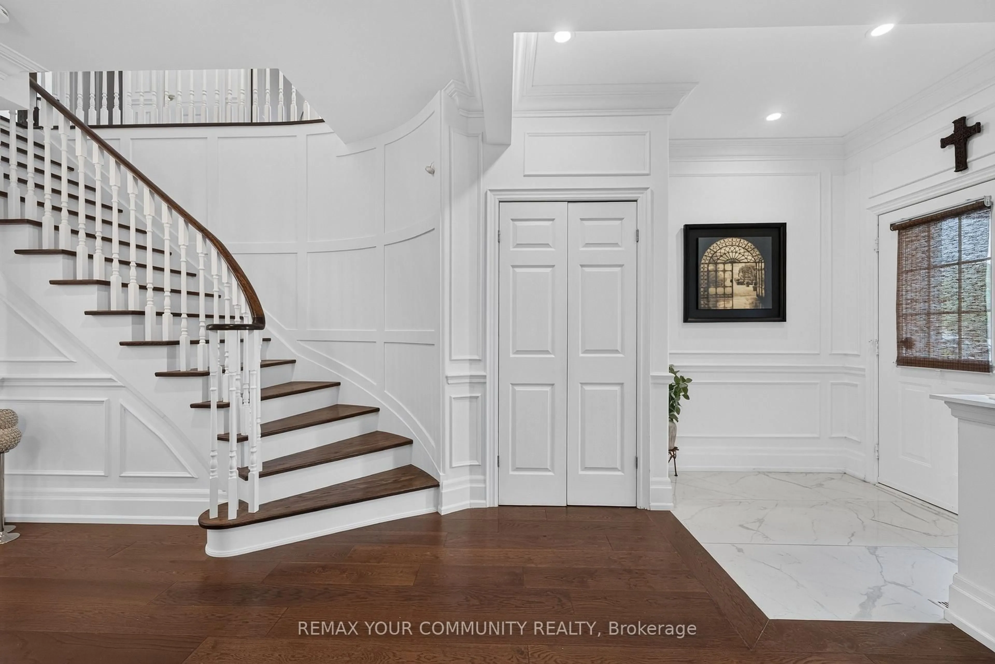 Indoor entryway for 119 Toscana Rd, Vaughan Ontario L4H 2G1