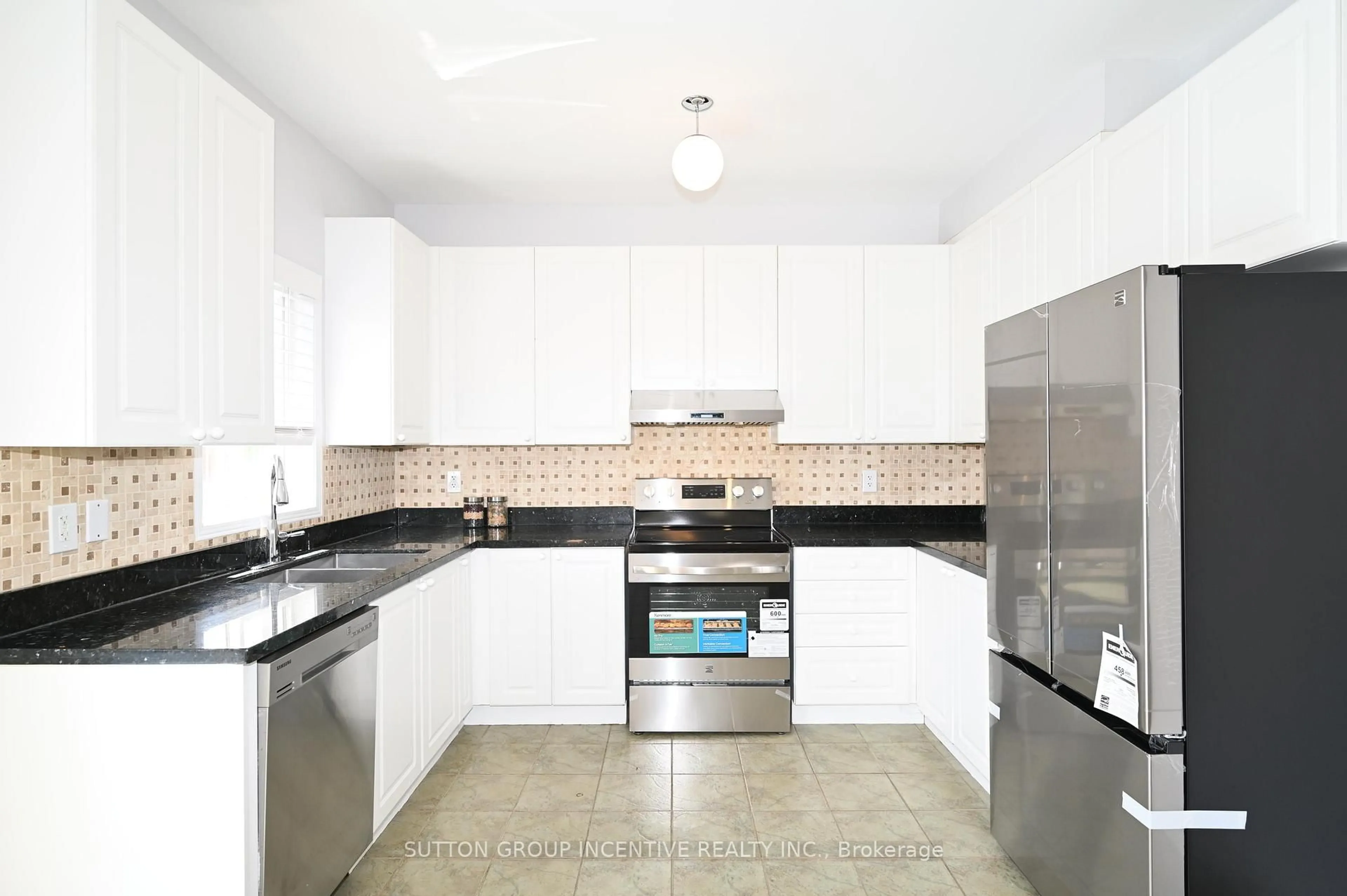 Standard kitchen, ceramic/tile floor for 59 Wheelwright Dr, Richmond Hill Ontario L4E 5A1