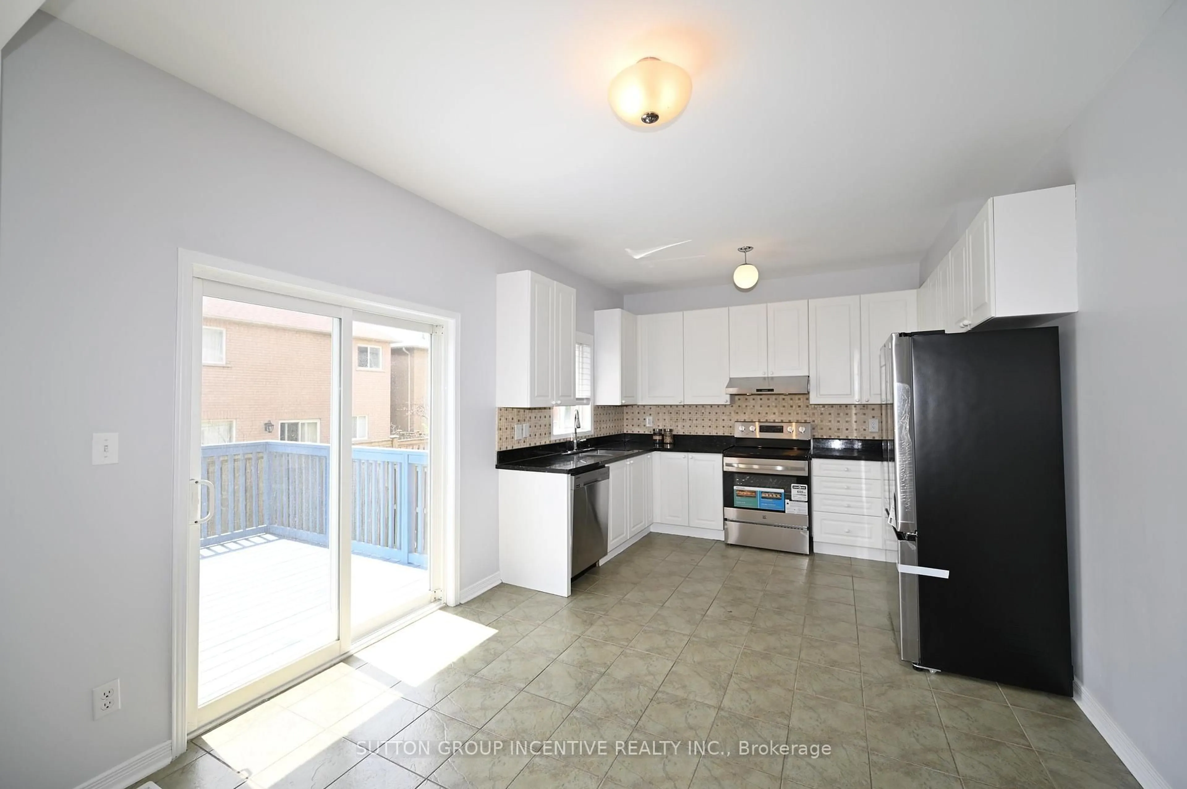Standard kitchen, ceramic/tile floor for 59 Wheelwright Dr, Richmond Hill Ontario L4E 5A1