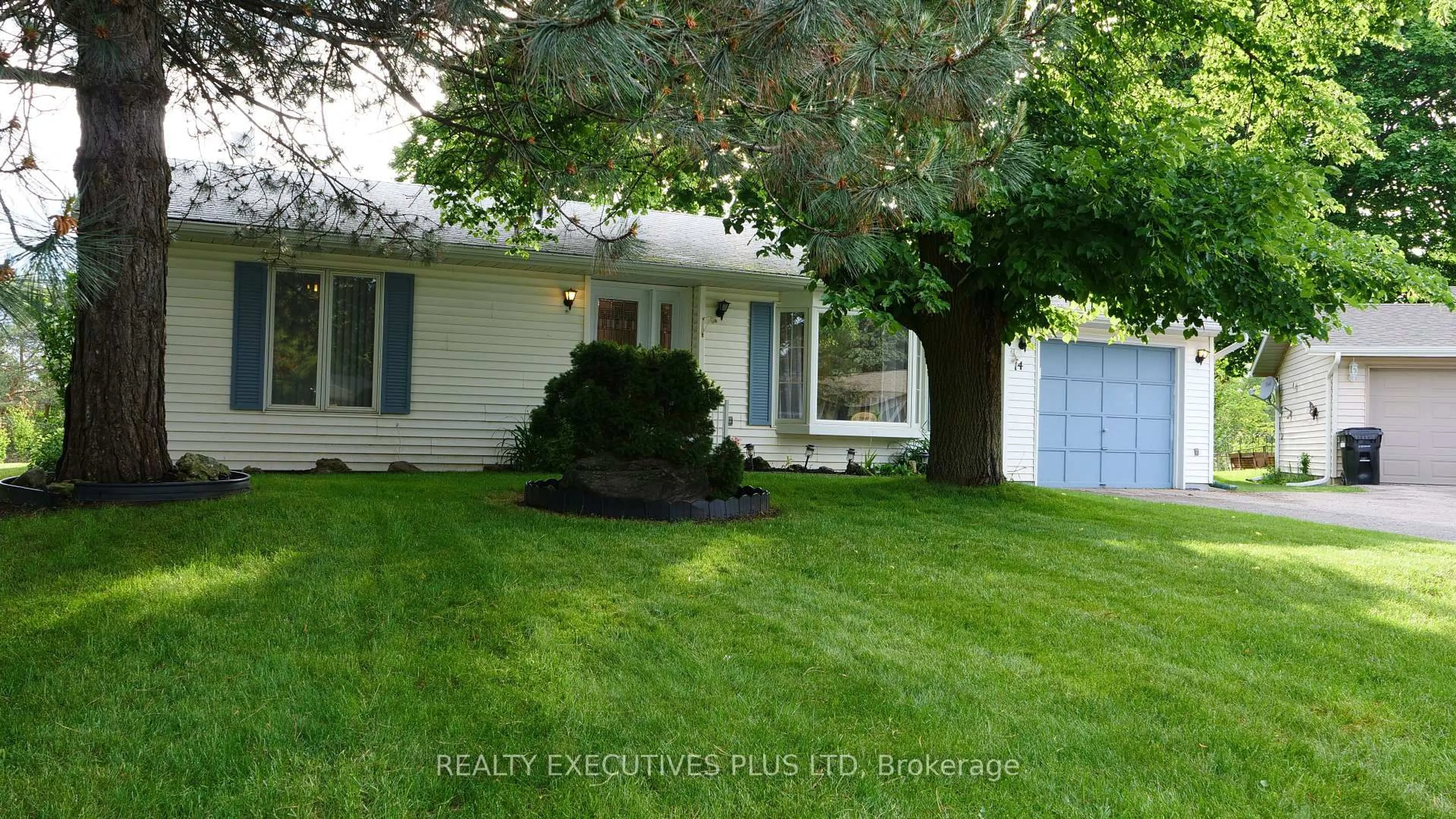 Home with vinyl exterior material, street for 14 Butternut Crt, New Tecumseth Ontario L0G 1W0