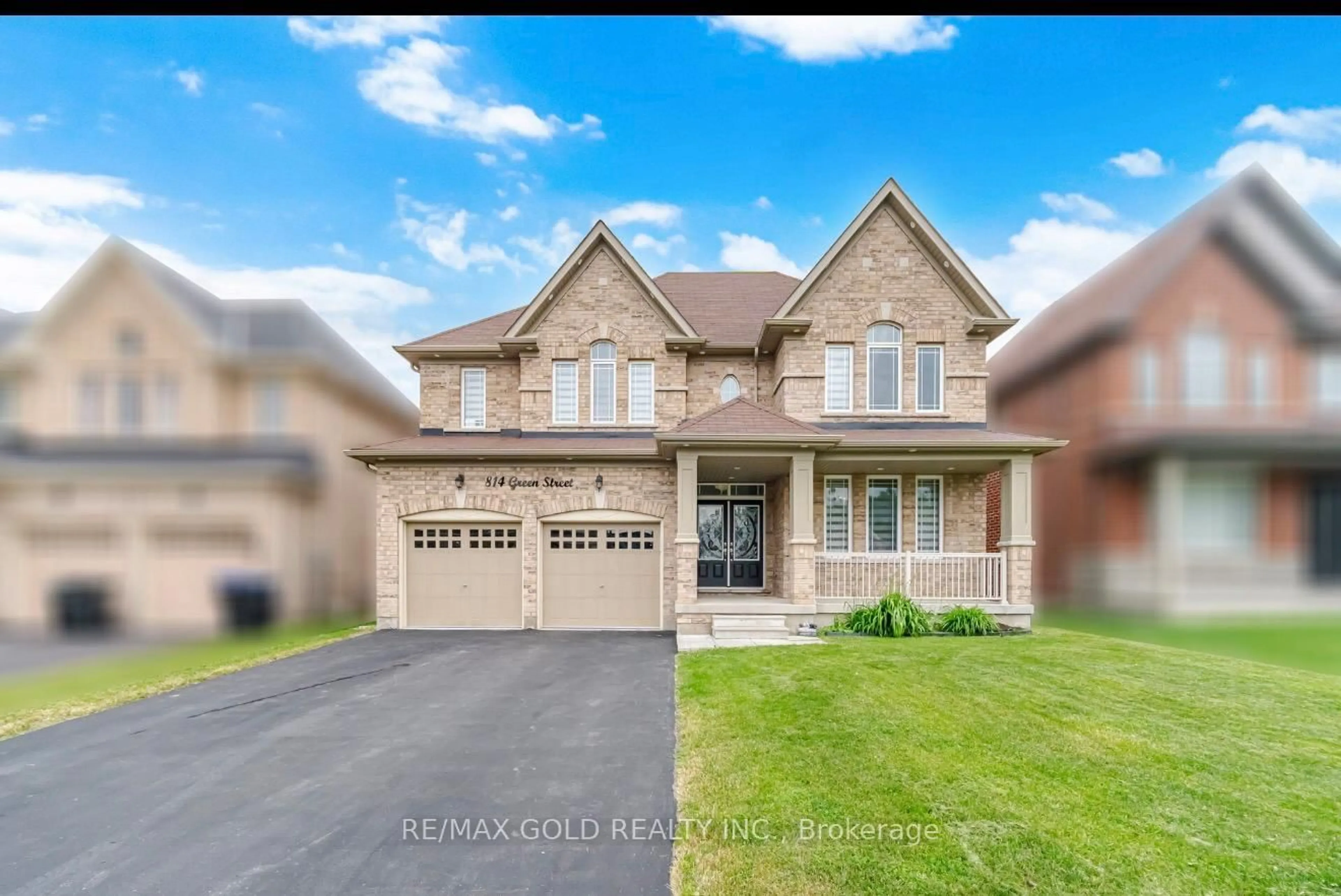 Home with brick exterior material, street for 814 Green St, Innisfil Ontario L0L 1W0