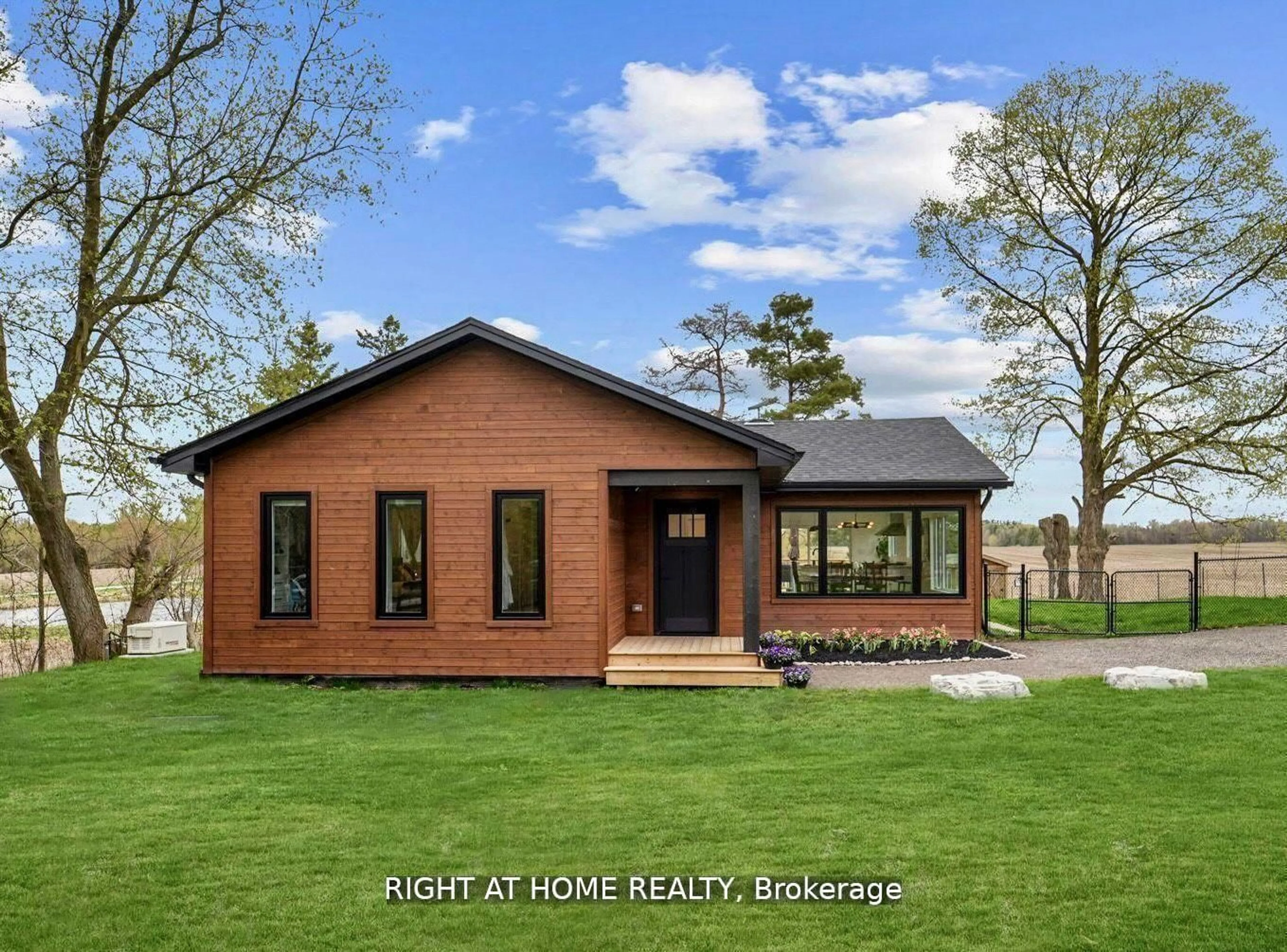 Home with brick exterior material, unknown for 17083 Warden Ave, Whitchurch-Stouffville Ontario L4A 2W1