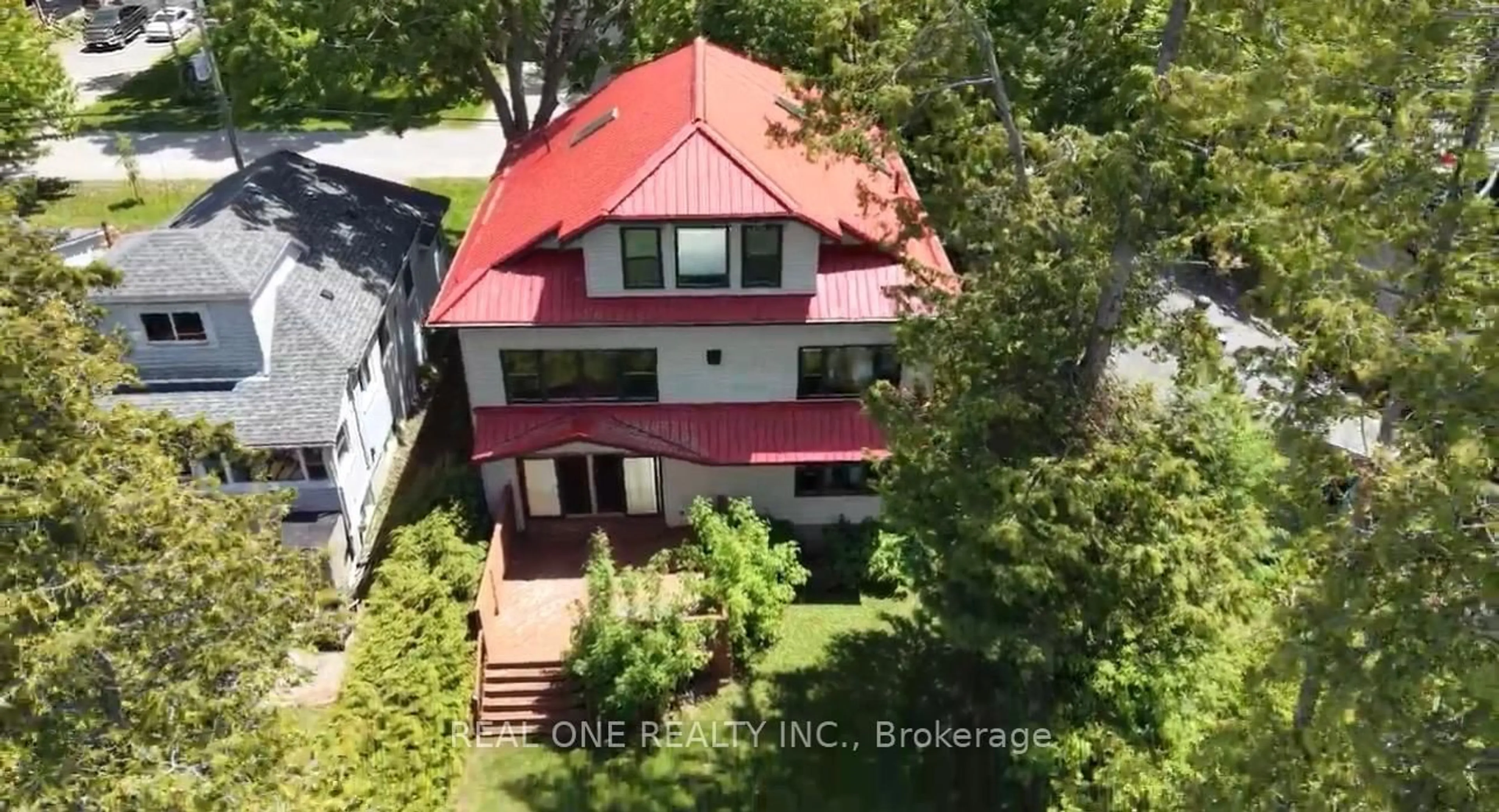 A pic from outside/outdoor area/front of a property/back of a property/a pic from drone, building for 86 Morrison Ave, Brock Ontario L0K 1A0