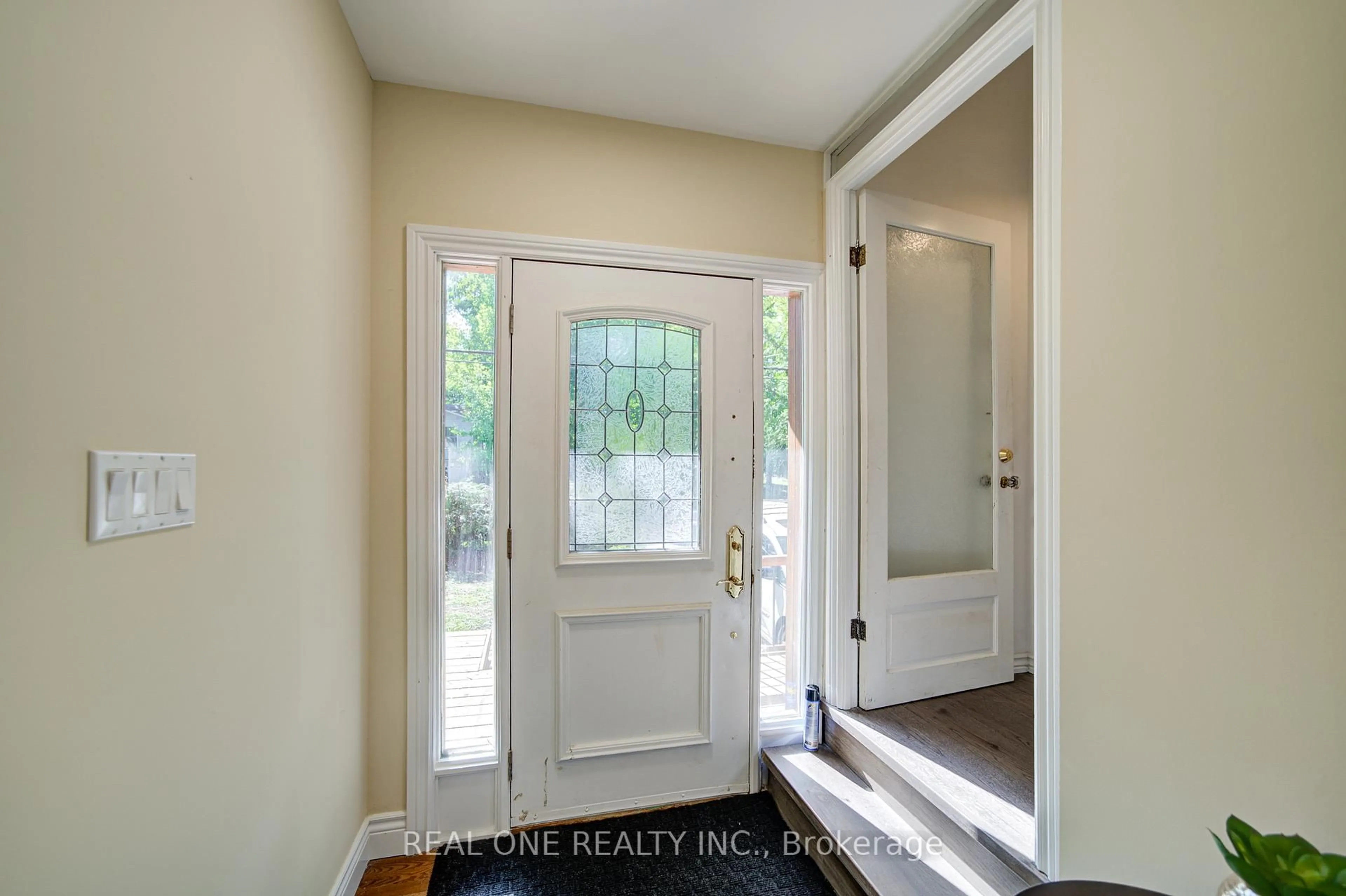 Indoor entryway for 86 Morrison Ave, Brock Ontario L0K 1A0