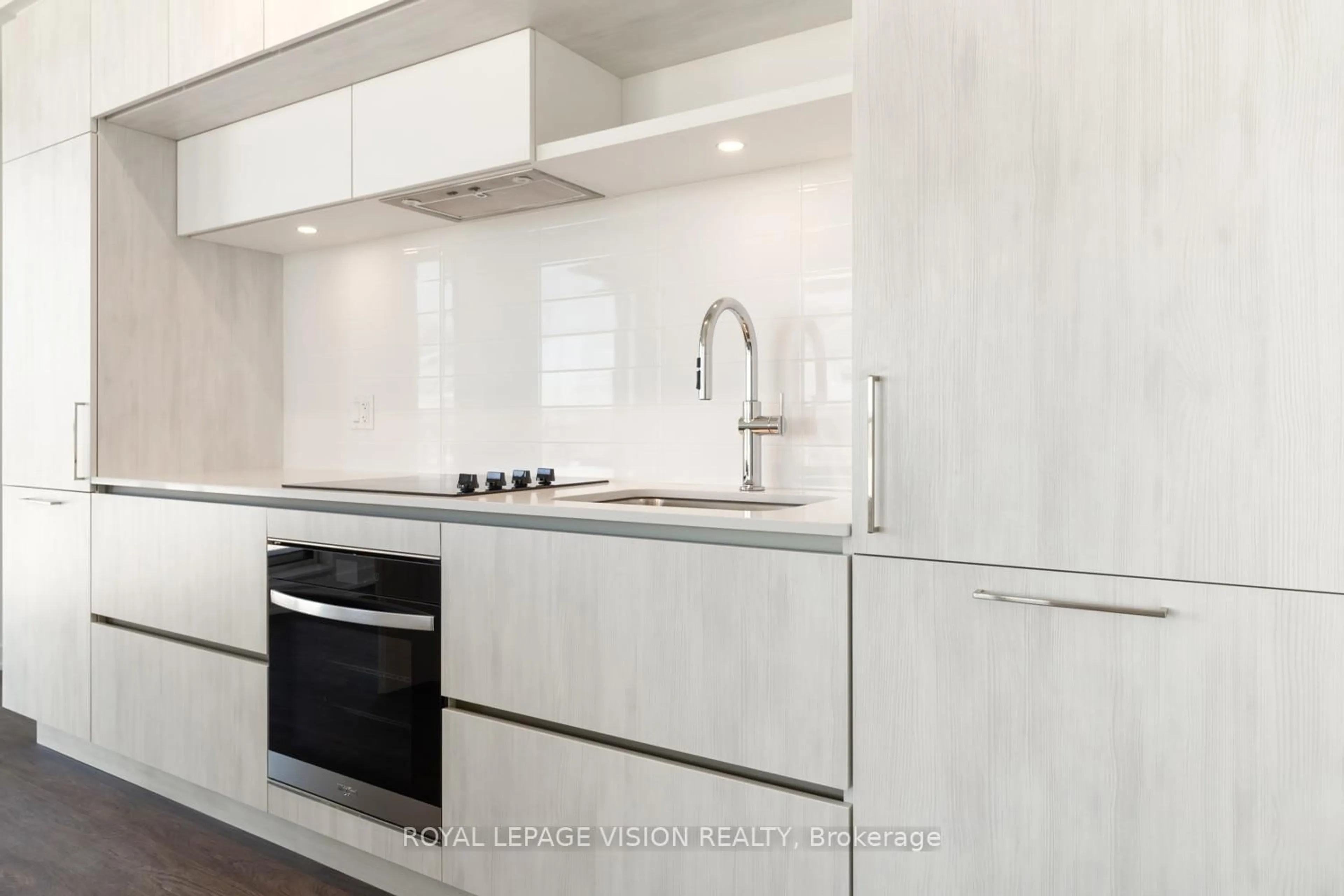 Standard kitchen, wood/laminate floor for 2 David Eyer Rd #625, Richmond Hill Ontario L4S 0N6