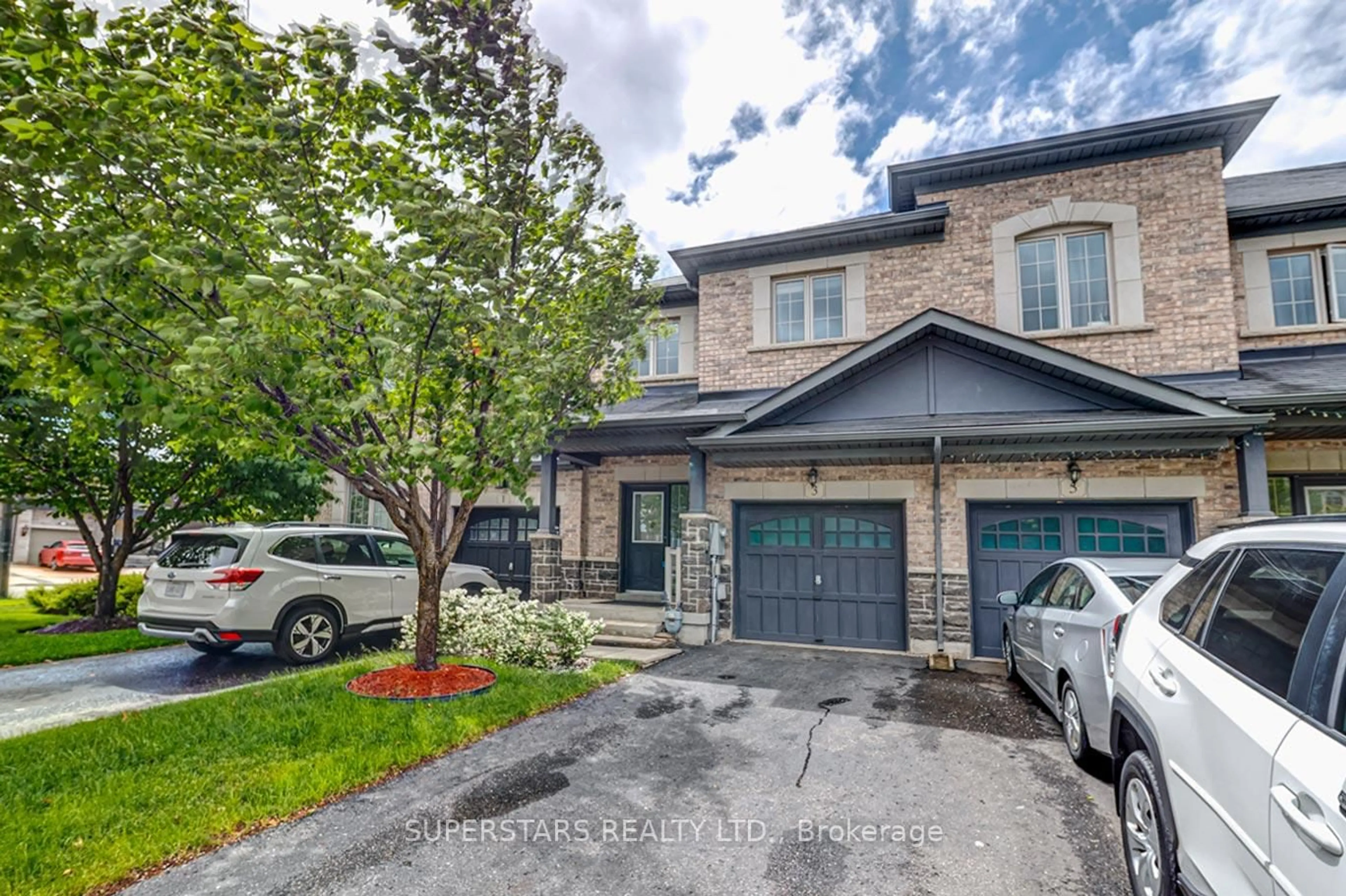 A pic from outside/outdoor area/front of a property/back of a property/a pic from drone, street for 3 Zachary Pl, Vaughan Ontario L4H 0C2