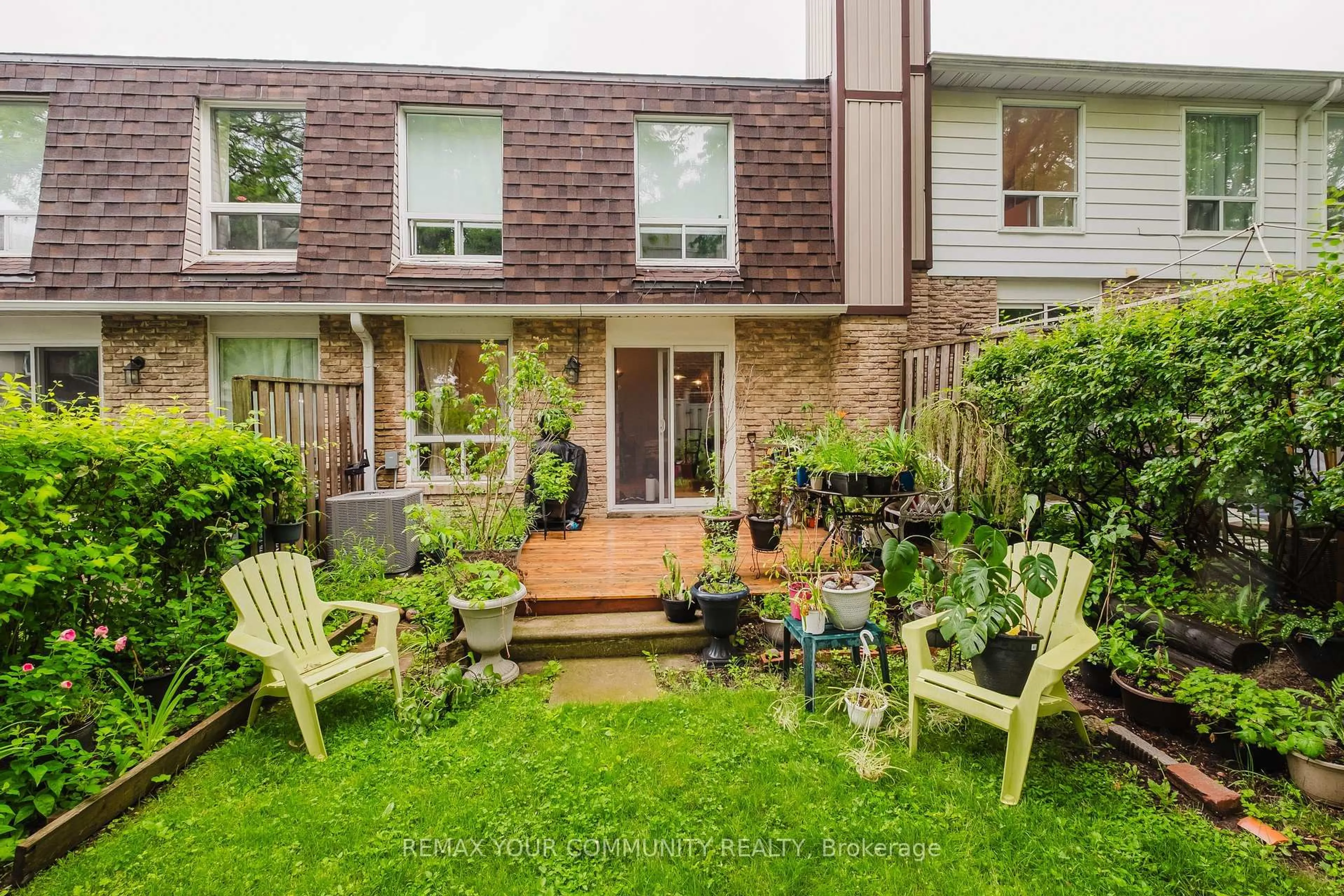 Patio, street for 27 Dunkeld Way, Markham Ontario L3T 4Y8