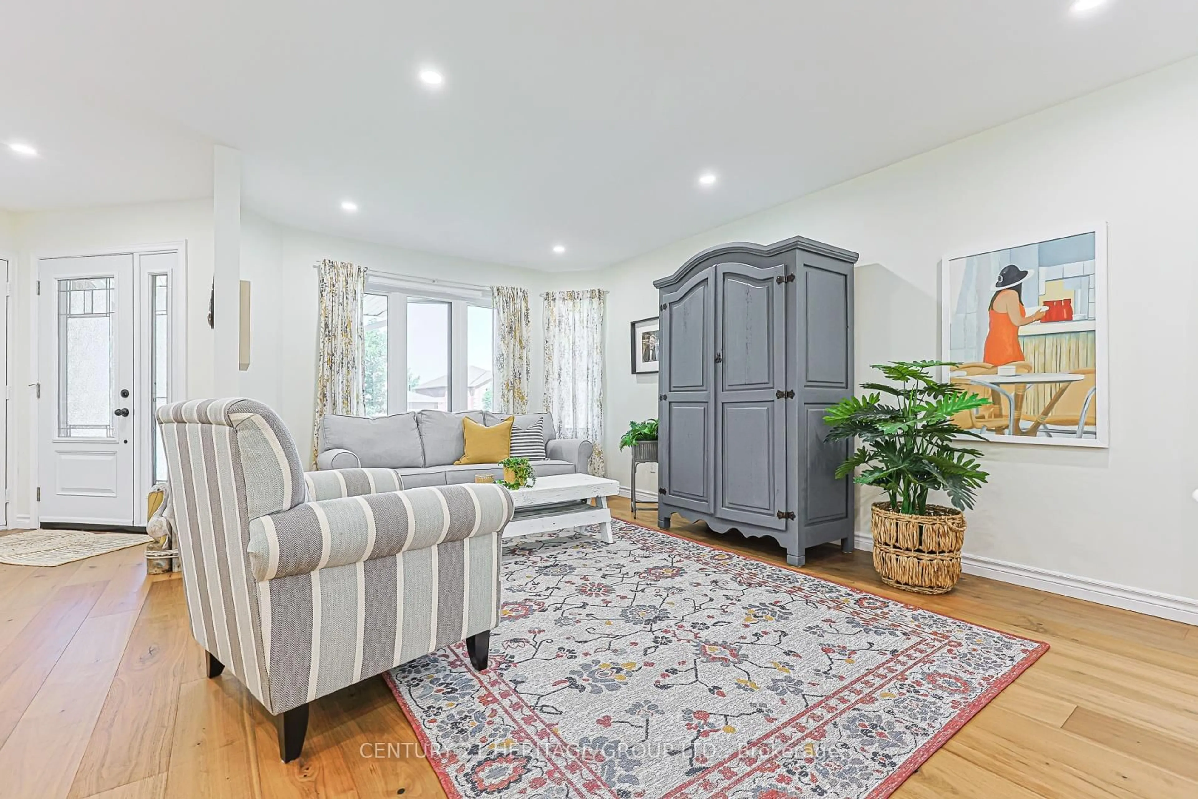 Living room with furniture, unknown for 31 Fox Run Lane, Bradford West Gwillimbury Ontario L3Z 2J1