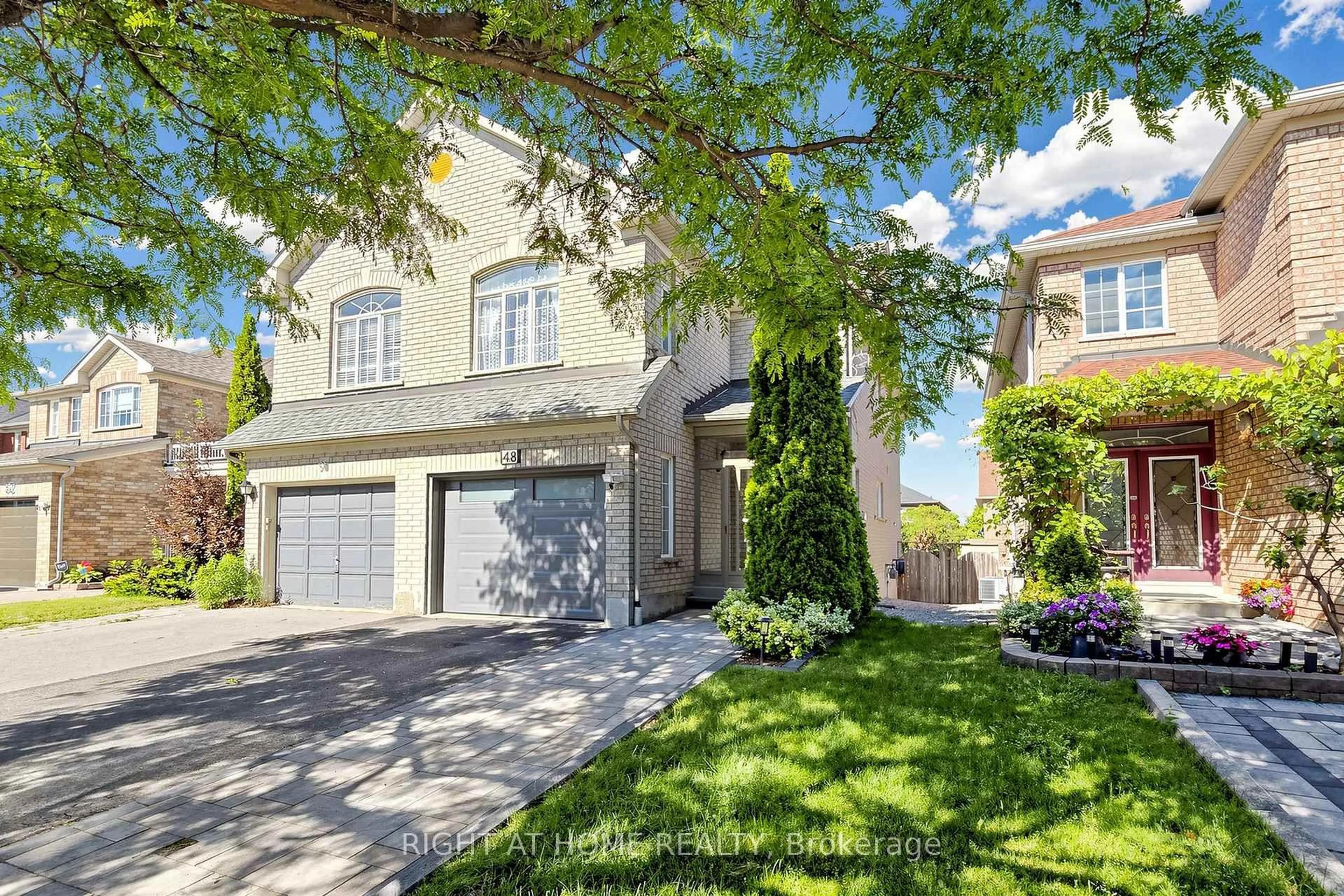 A pic from outside/outdoor area/front of a property/back of a property/a pic from drone, street for 48 Harmony Rd, Vaughan Ontario L4K 5G4