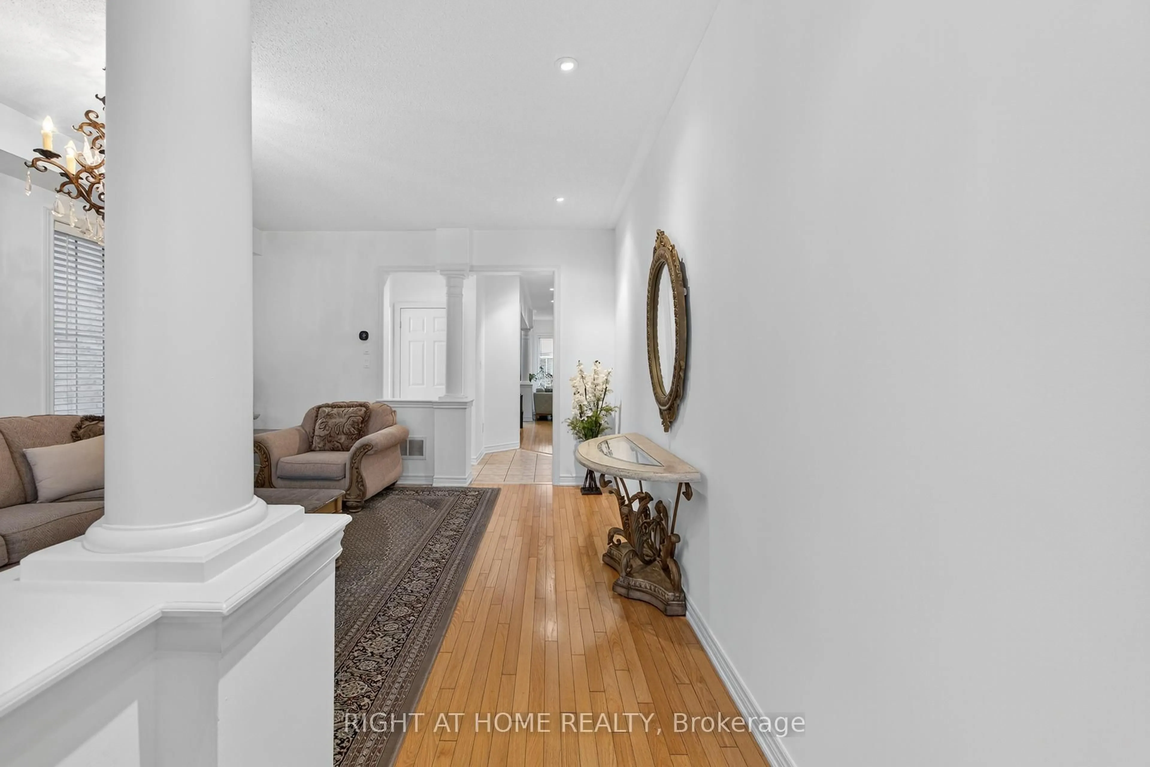 Indoor entryway for 147 Betony Dr, Richmond Hill Ontario L4E 0P3