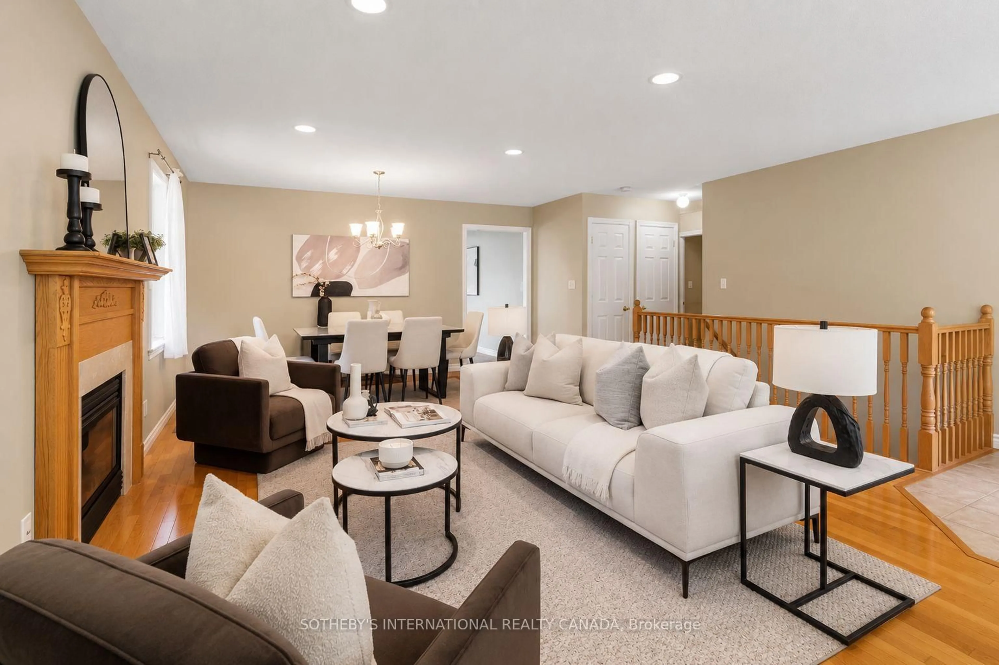 Living room with furniture, unknown for 63 Pinecrest Rd, Georgina Ontario L0E 1N0