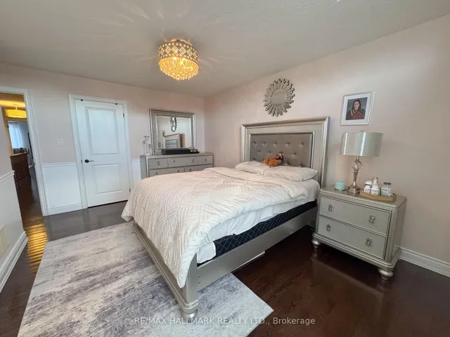 33 Mckenzie Way, Bradford West Gwillimbury 5