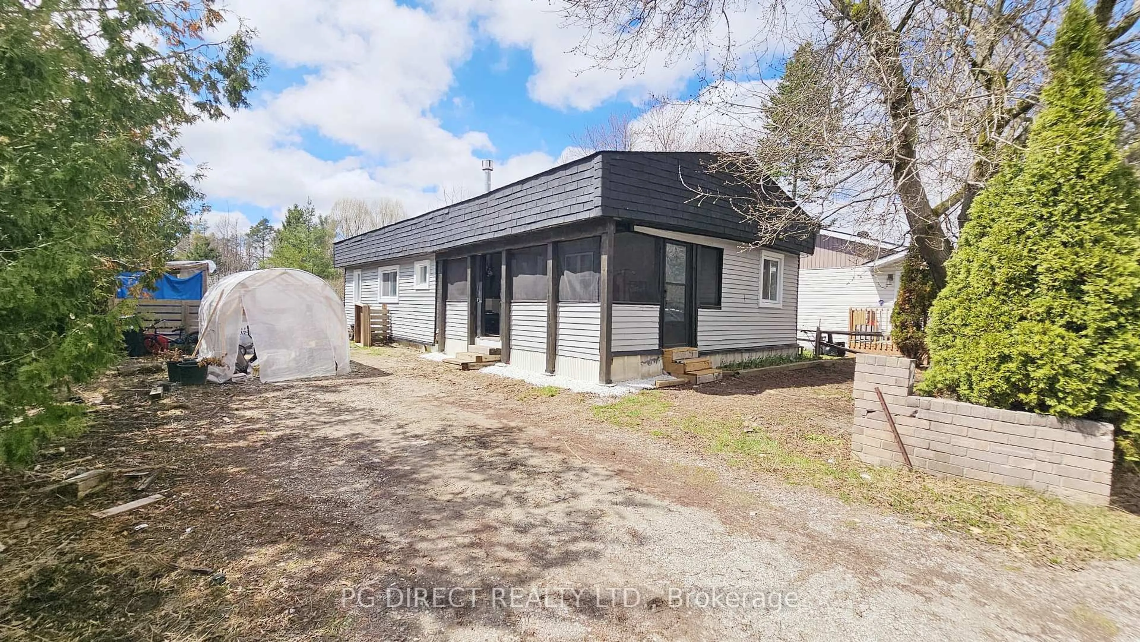 A pic from outside/outdoor area/front of a property/back of a property/a pic from drone, building for 2 Shamrock Cres, Essa Ontario L3W 0A5