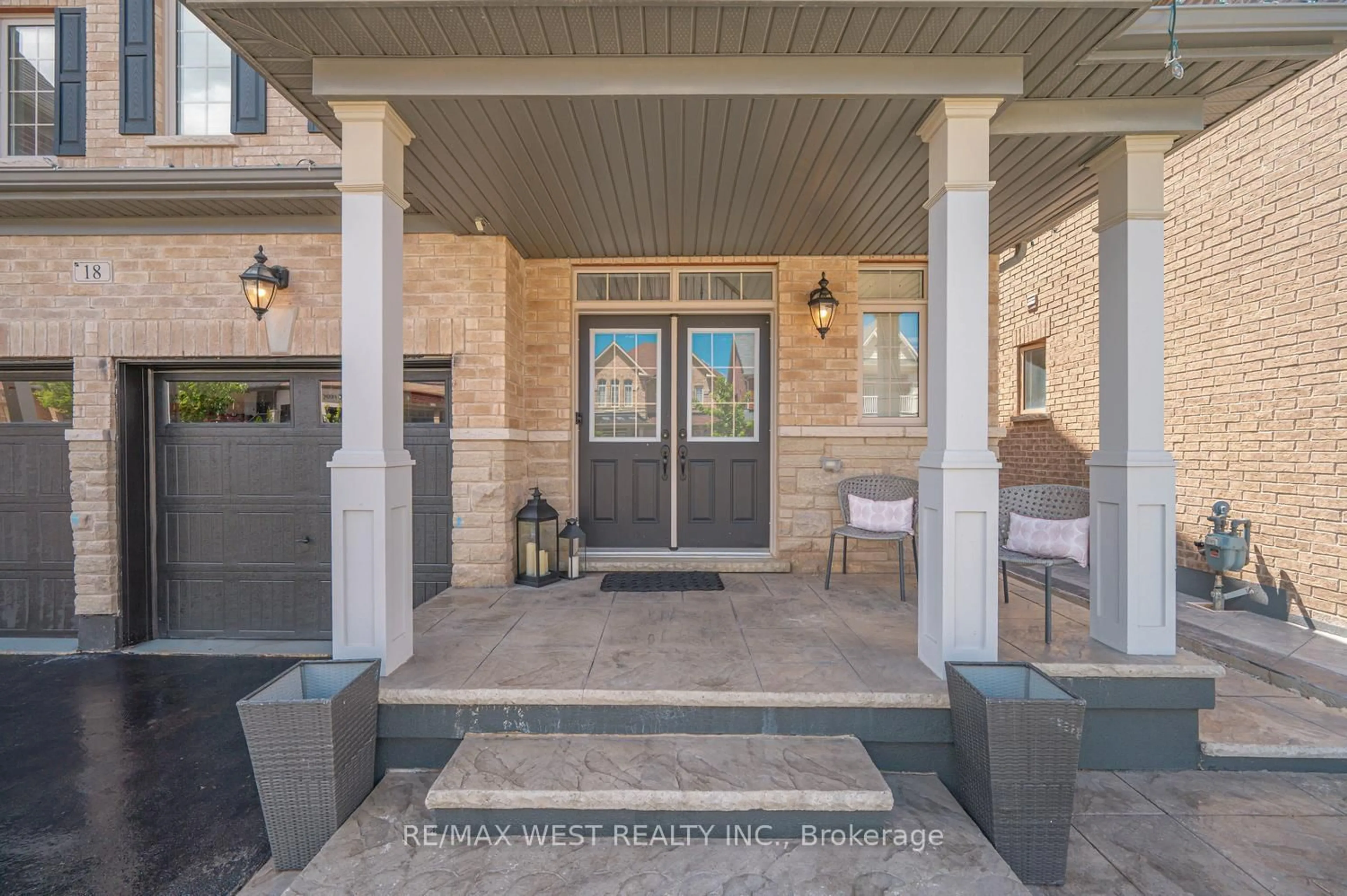 Indoor entryway for 18 Boone Cres, Vaughan Ontario L4H 4V1