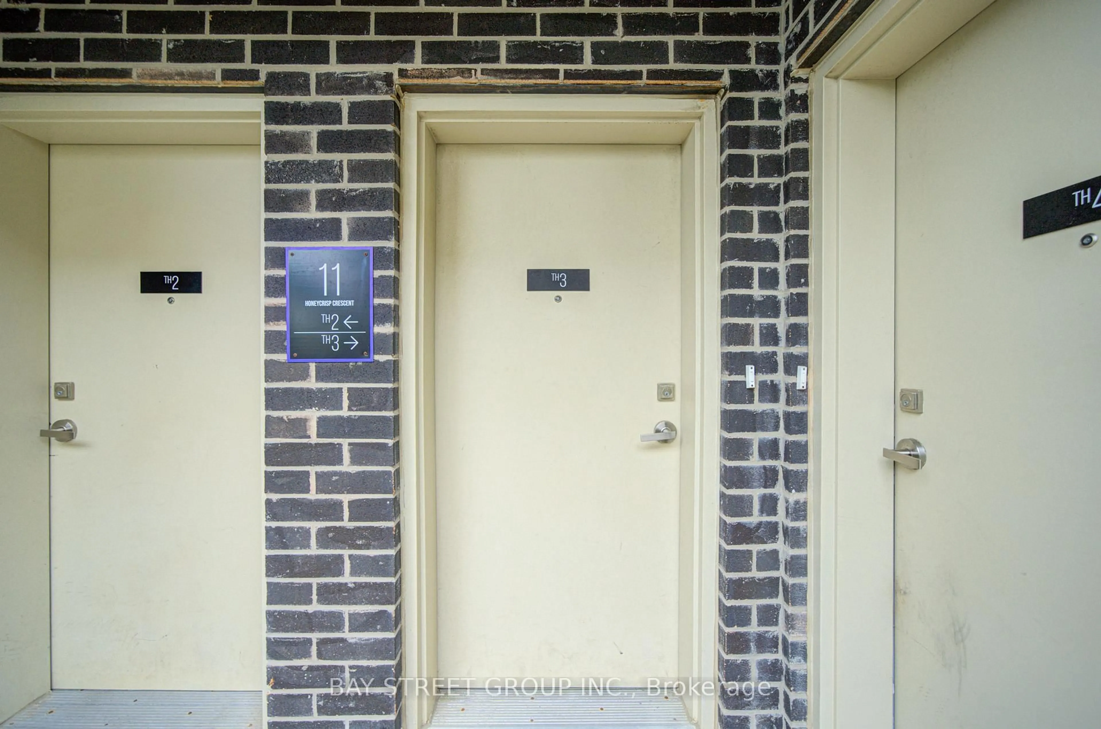 Indoor entryway for 11 Honeycrisp Cres #TH3, Vaughan Ontario L4K 0N6
