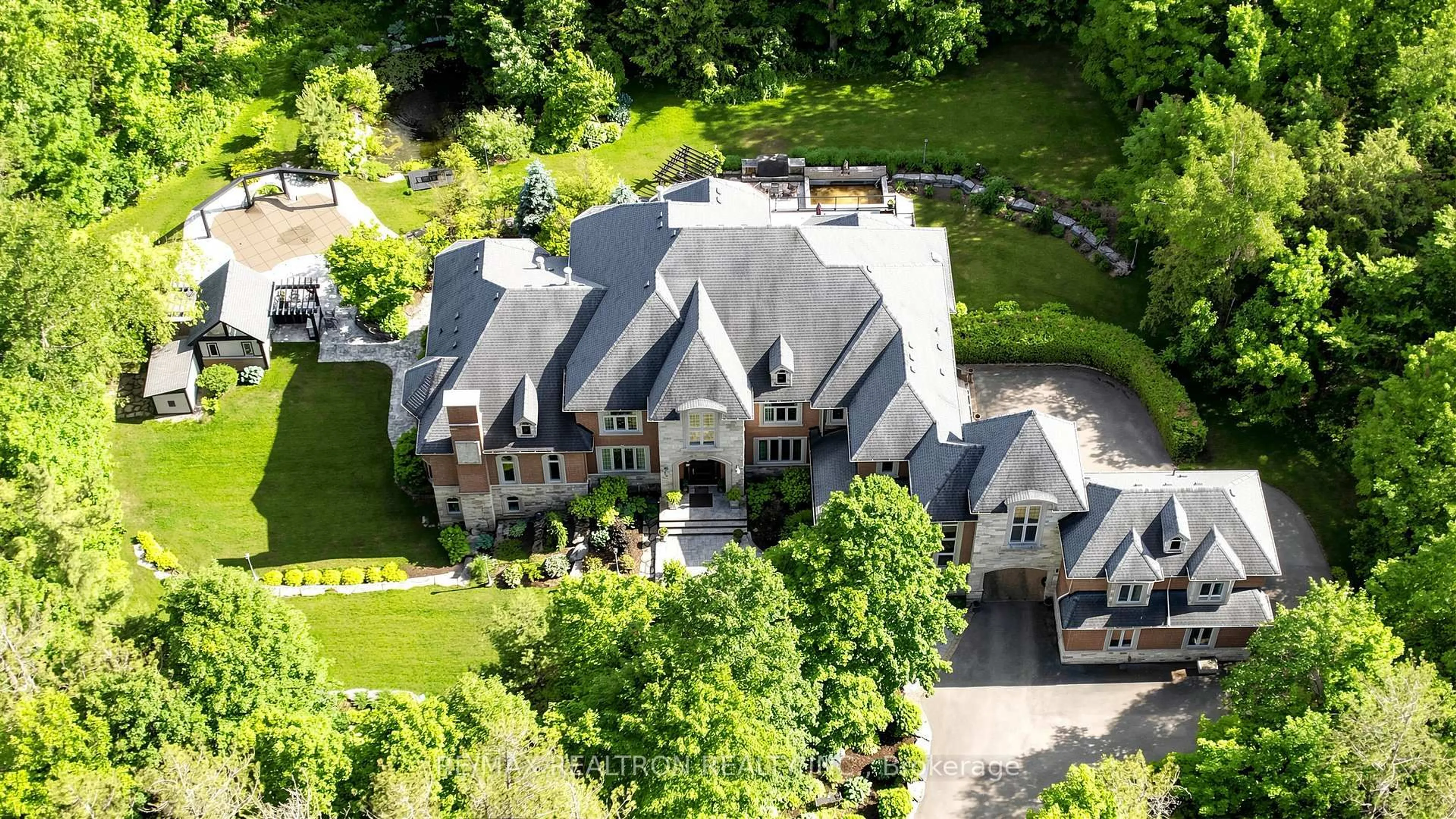 A pic from outside/outdoor area/front of a property/back of a property/a pic from drone, building for 29 Moraine Forest Tr, Whitchurch-Stouffville Ontario L4A 0T9