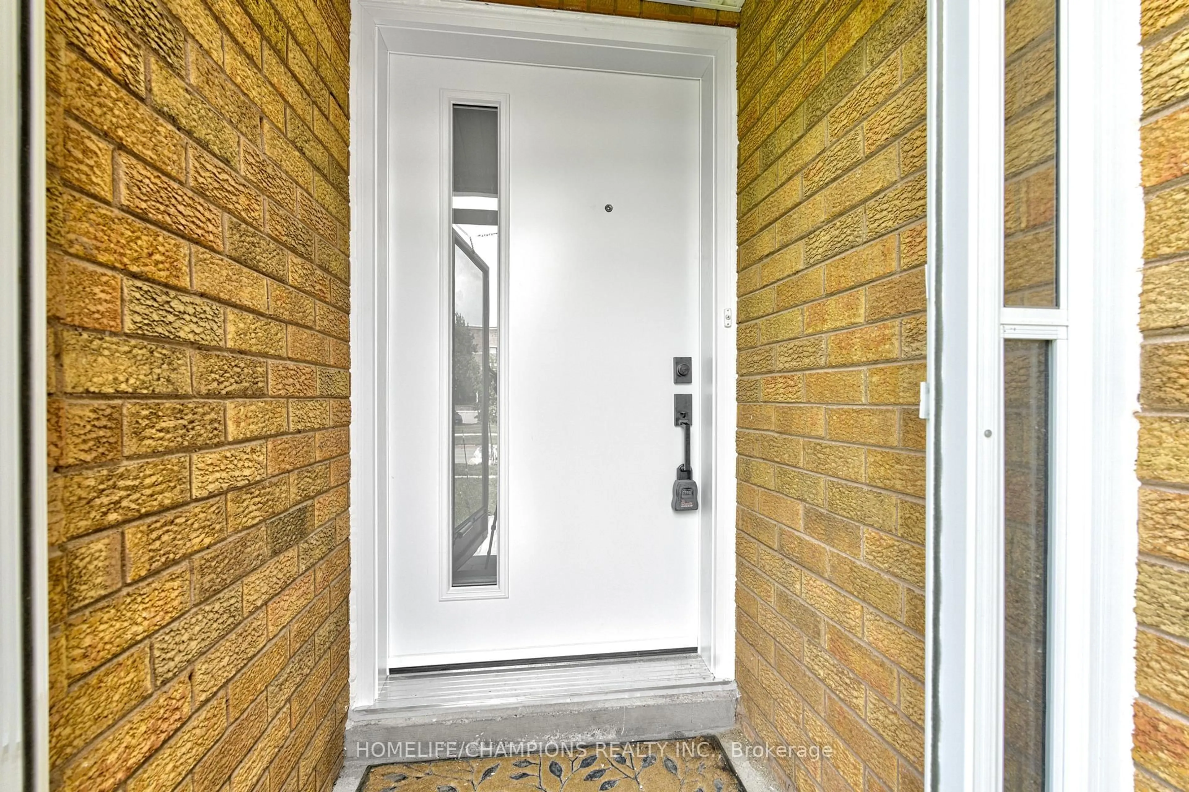 Indoor entryway for 47 Randall Ave, Markham Ontario L3S 1H9
