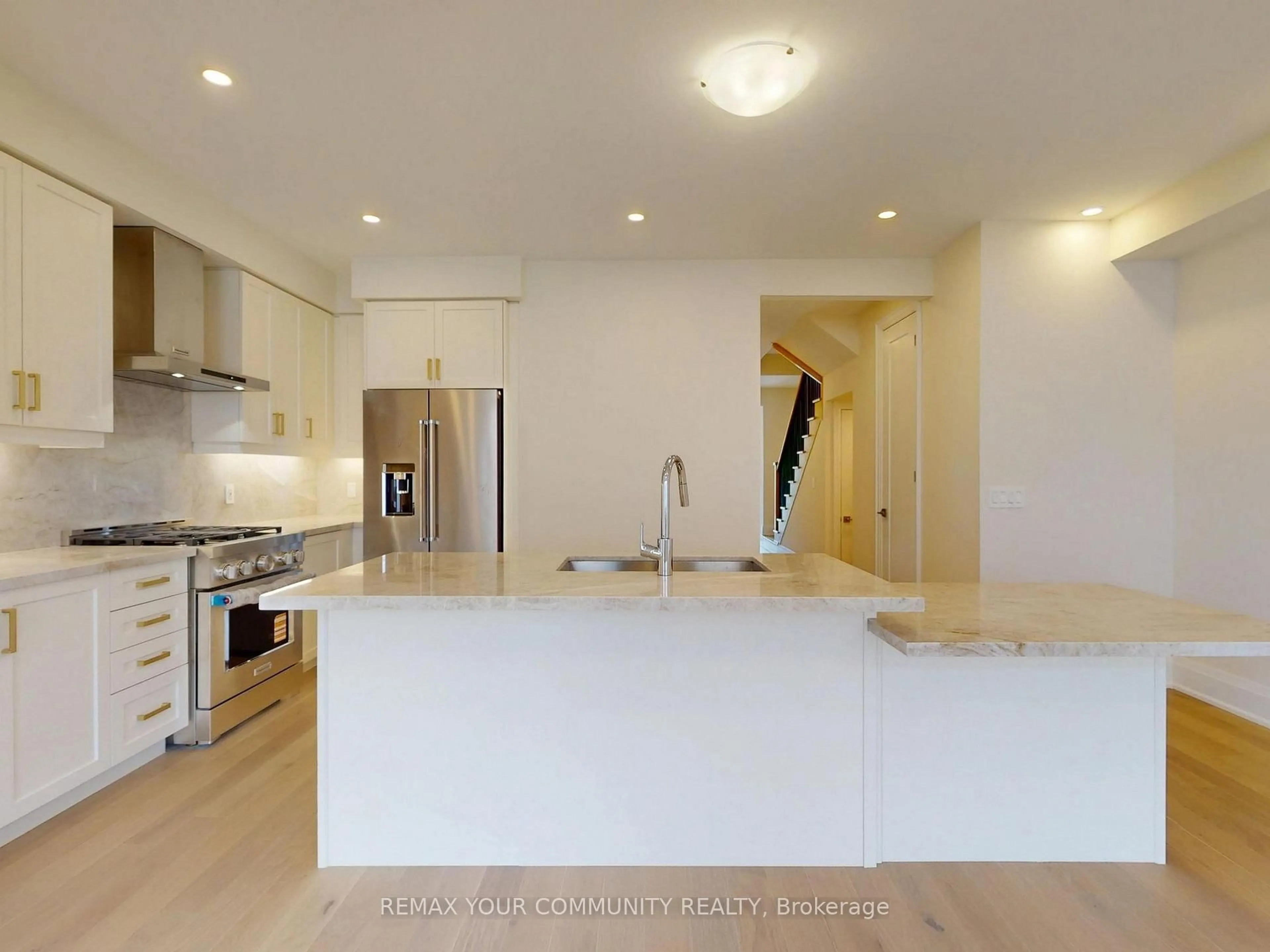 Open concept kitchen, unknown for 43 Schmeltzer Cres, Richmond Hill Ontario L4E 1K9