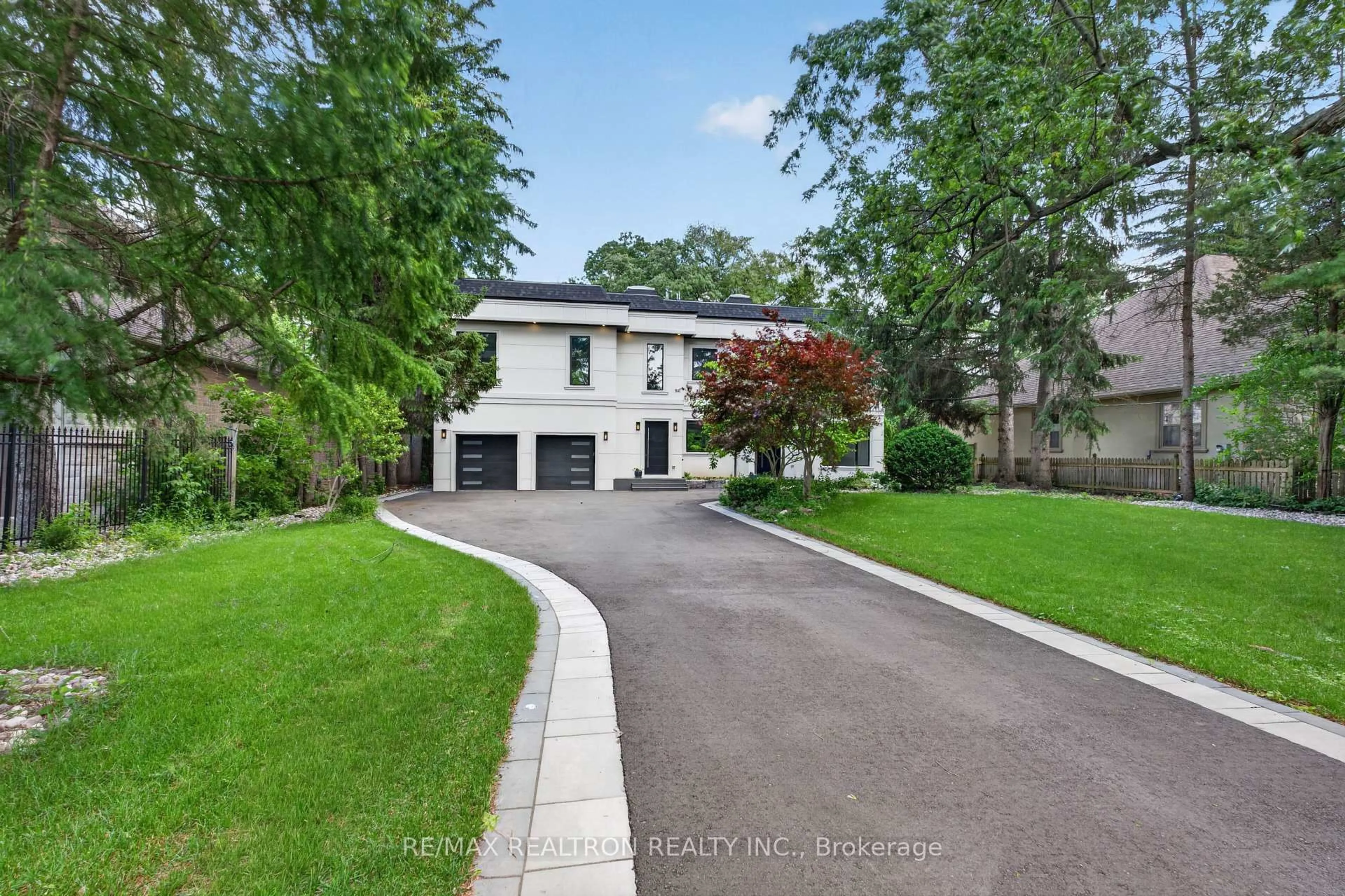 A pic from outside/outdoor area/front of a property/back of a property/a pic from drone, street for 41 Sprucewood Dr, Markham Ontario L3T 2P8