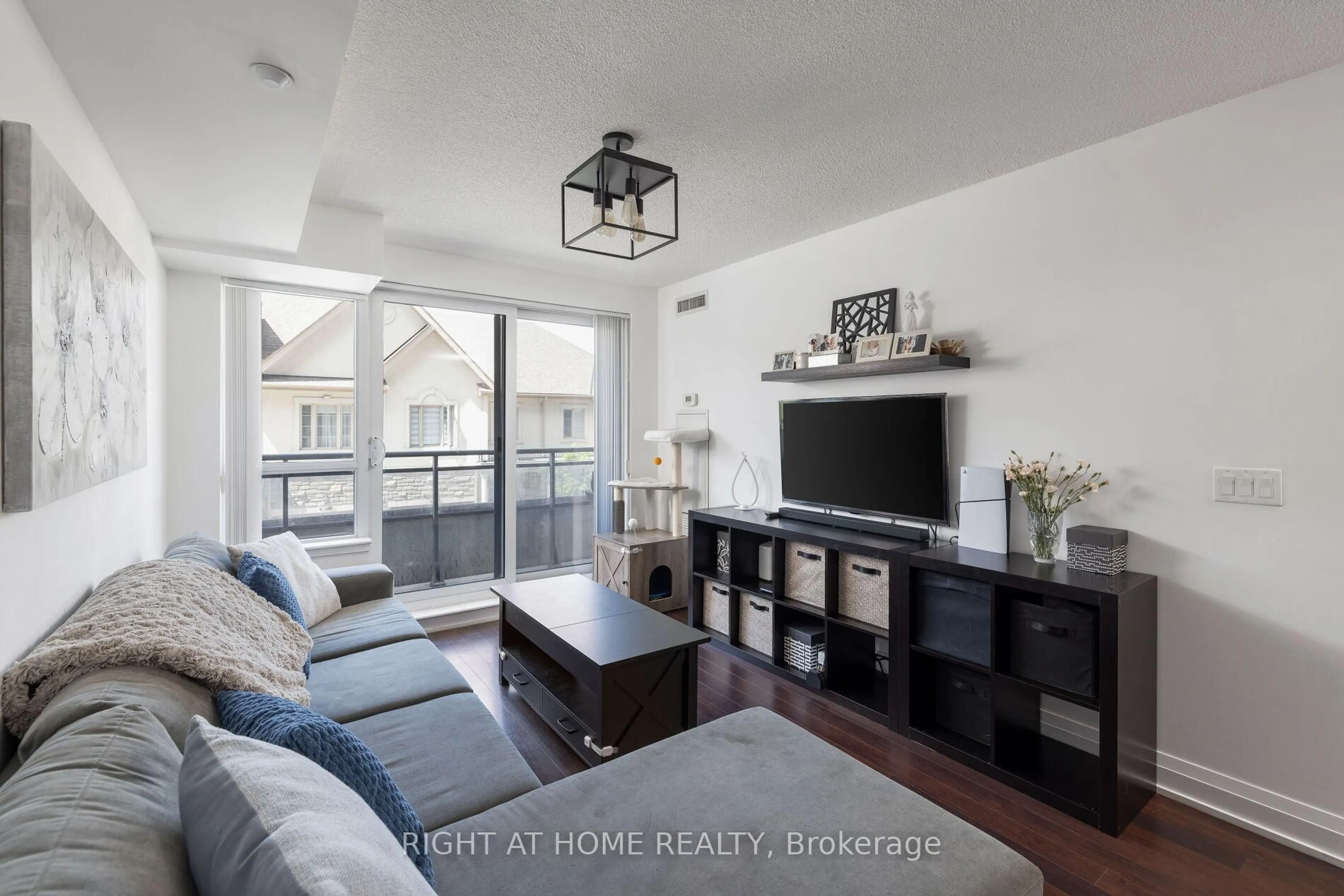 Living room with furniture, unknown for 376 Highway 7 E #220, Richmond Hill Ontario L4B 0C7
