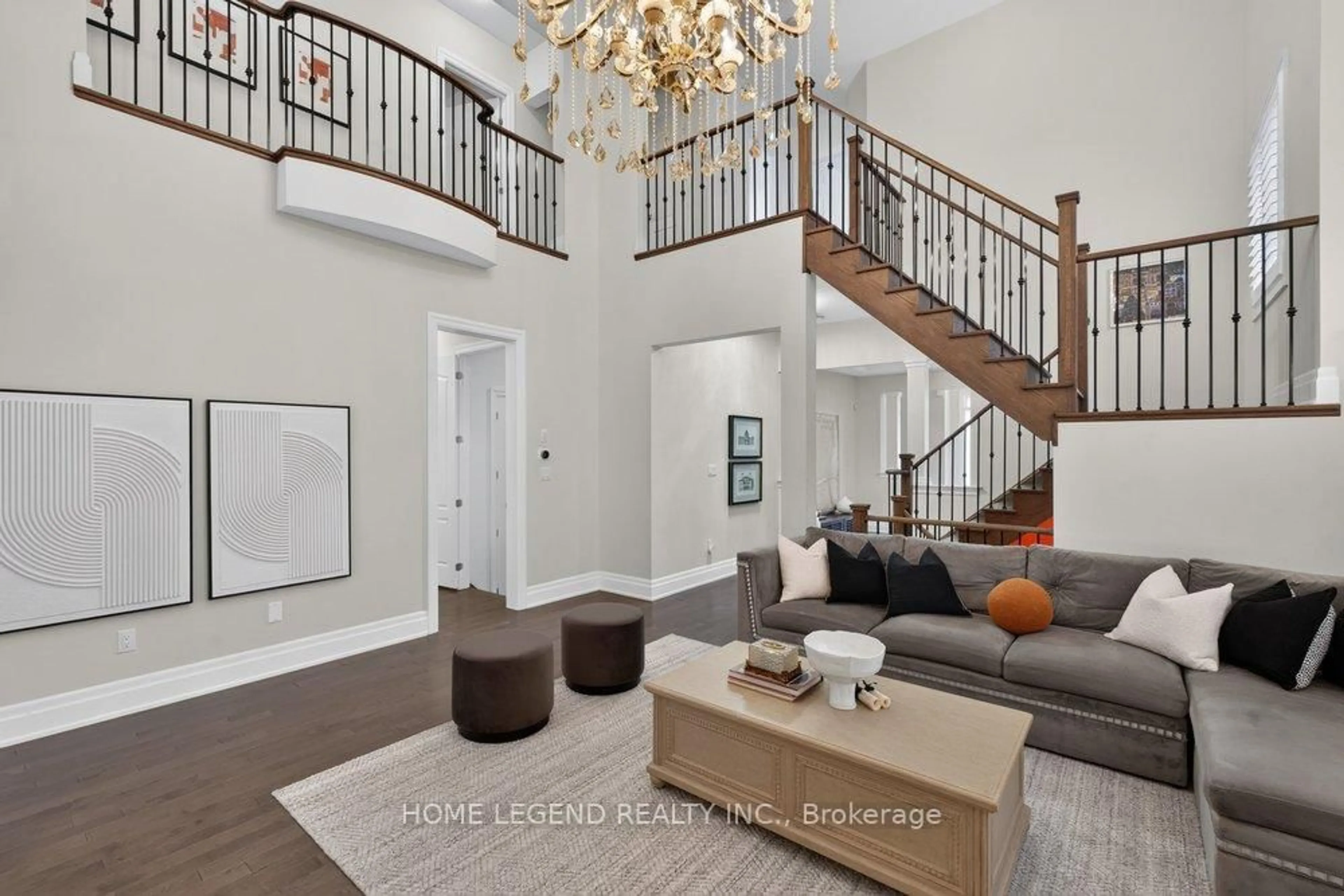 Indoor entryway for 247 Touchgold Cres, Aurora Ontario L4G 3X5