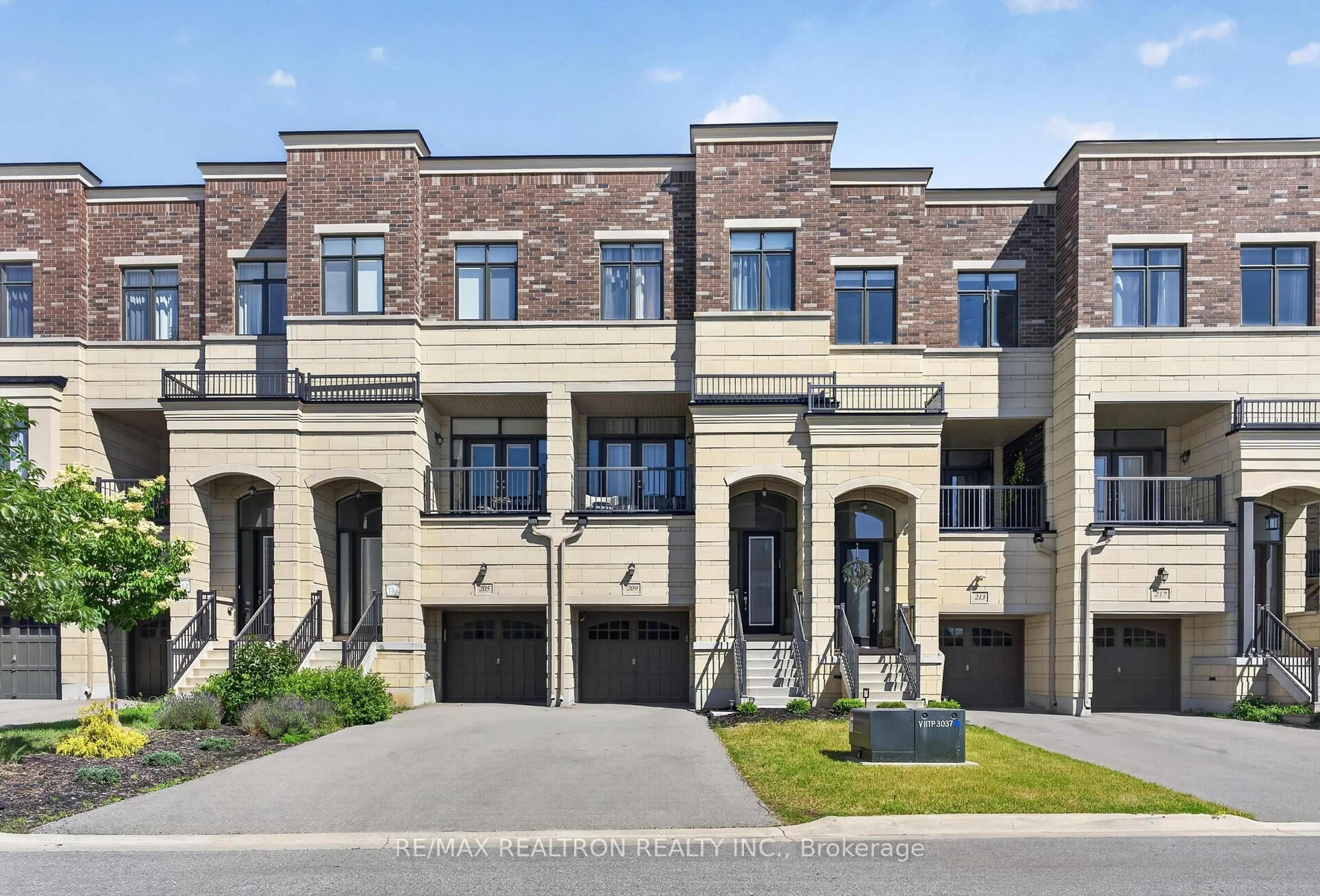 Home with brick exterior material, street for 209 Arianna Cres, Vaughan Ontario L6A 4Z9