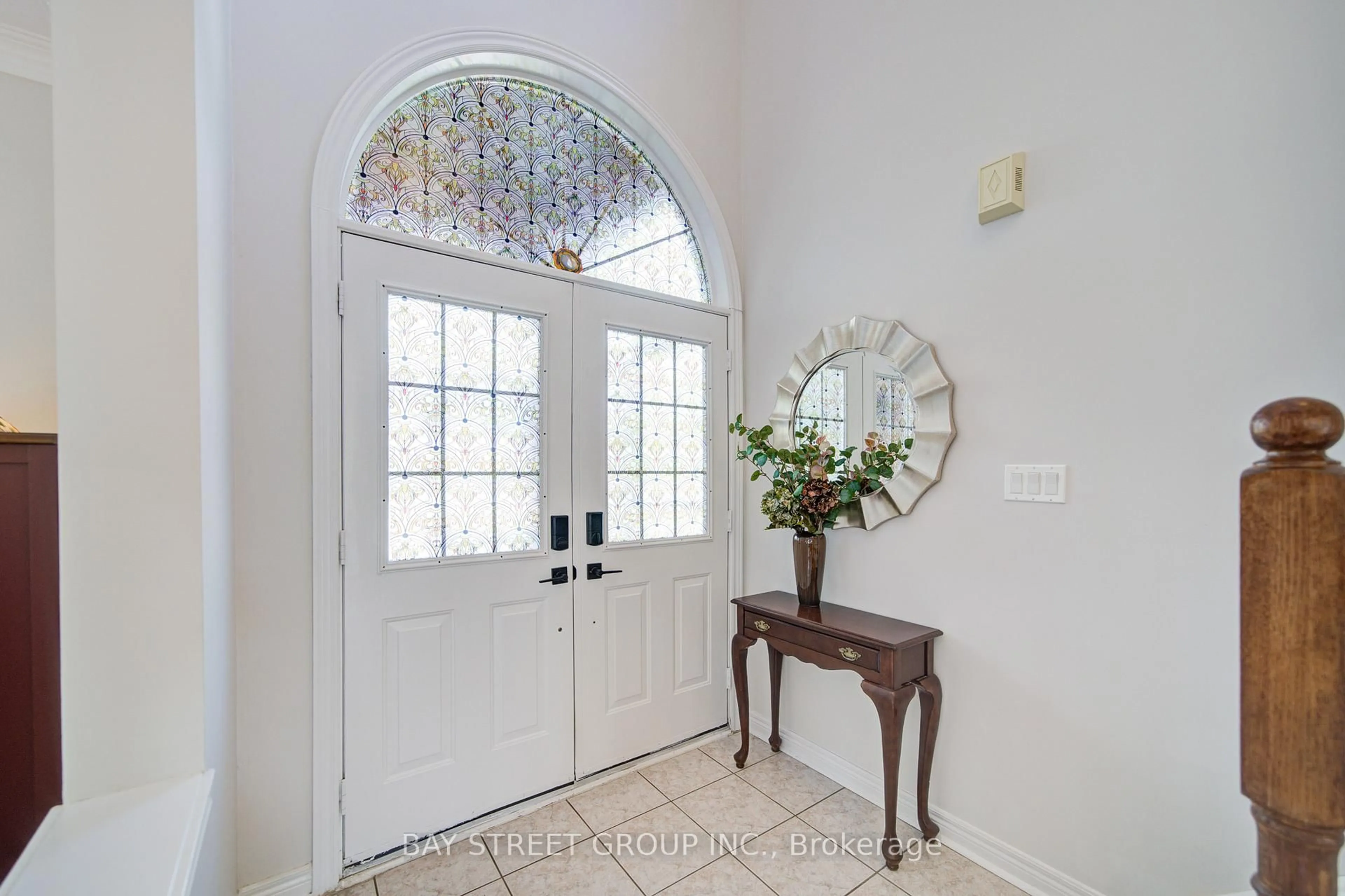Indoor entryway for 19 Fountain Crt, Richmond Hill Ontario L4S 2K4