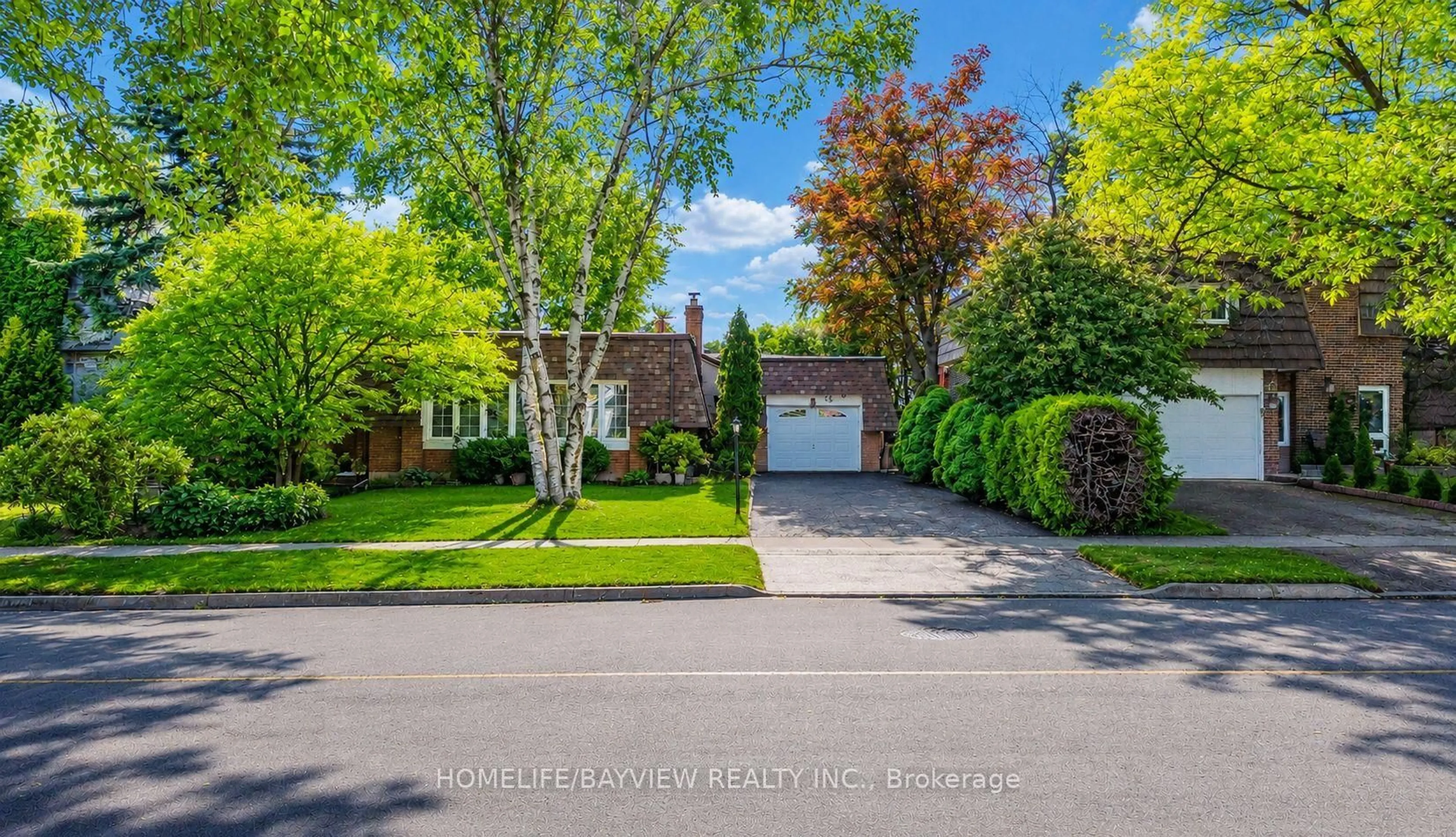 A pic from outside/outdoor area/front of a property/back of a property/a pic from drone, street for 44 Baymark Rd, Markham Ontario L3T 3X9