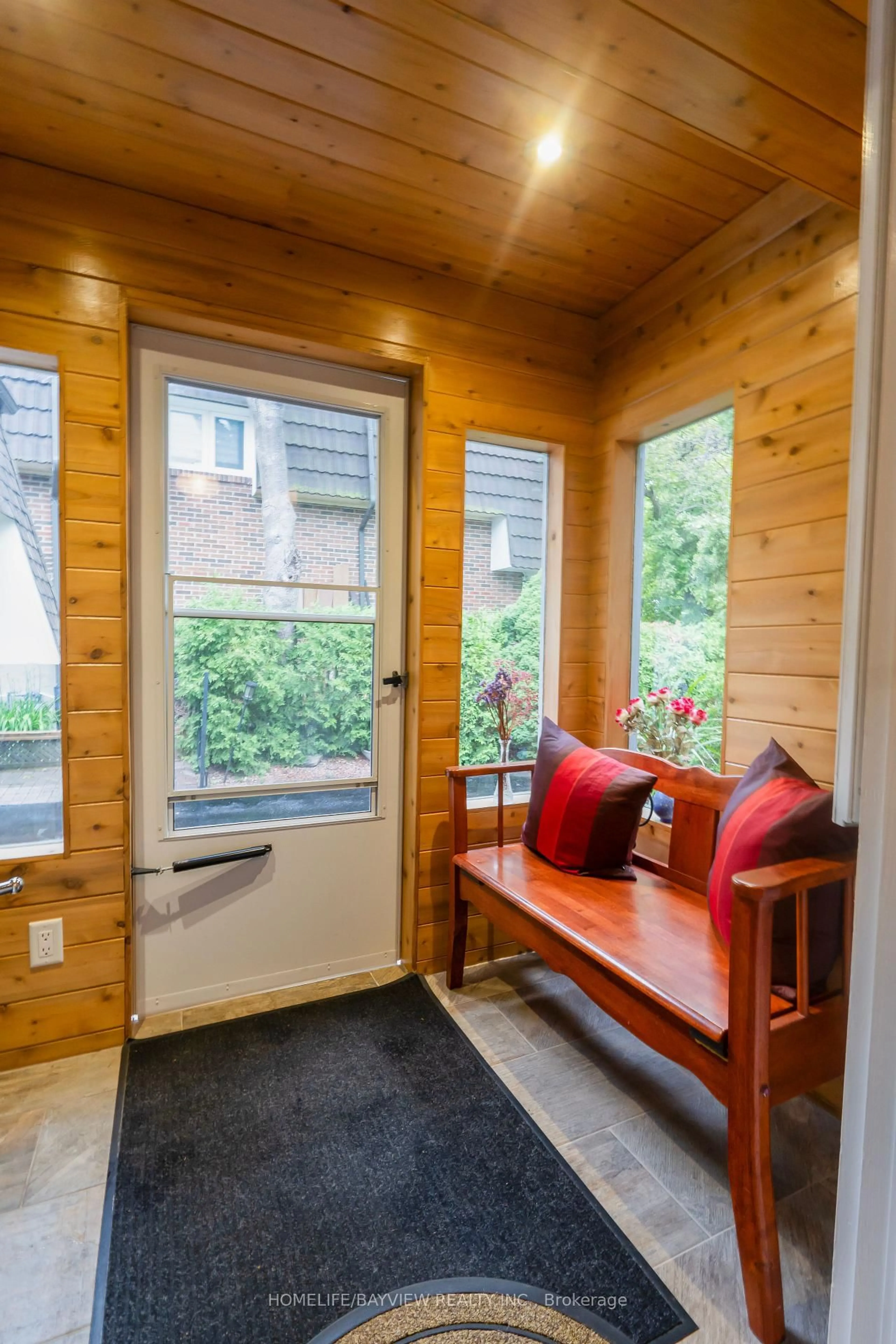 Indoor entryway for 44 Baymark Rd, Markham Ontario L3T 3X9