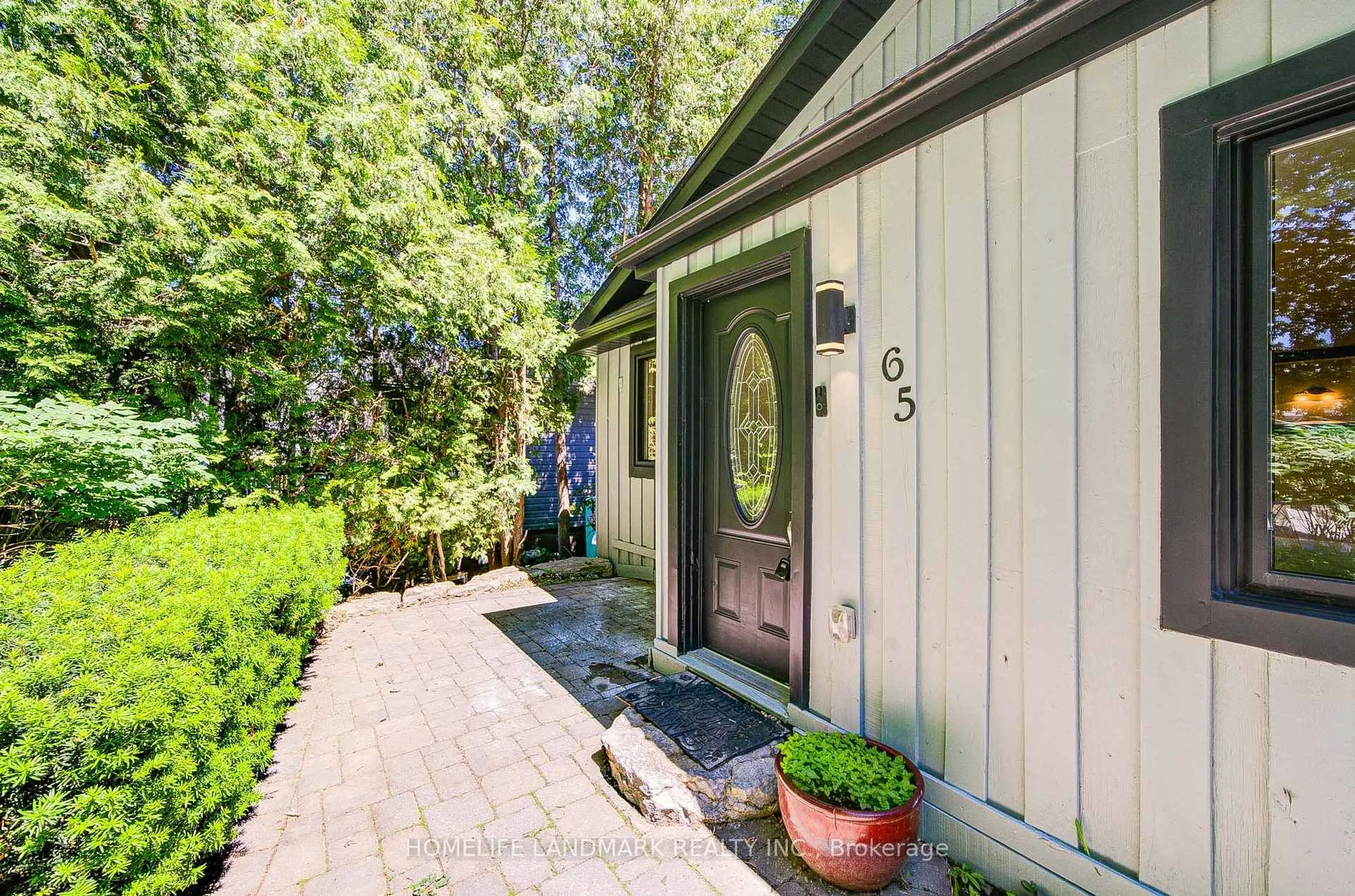 Indoor entryway for 65 Cooks Bay Dr, Georgina Ontario L4P 1L9