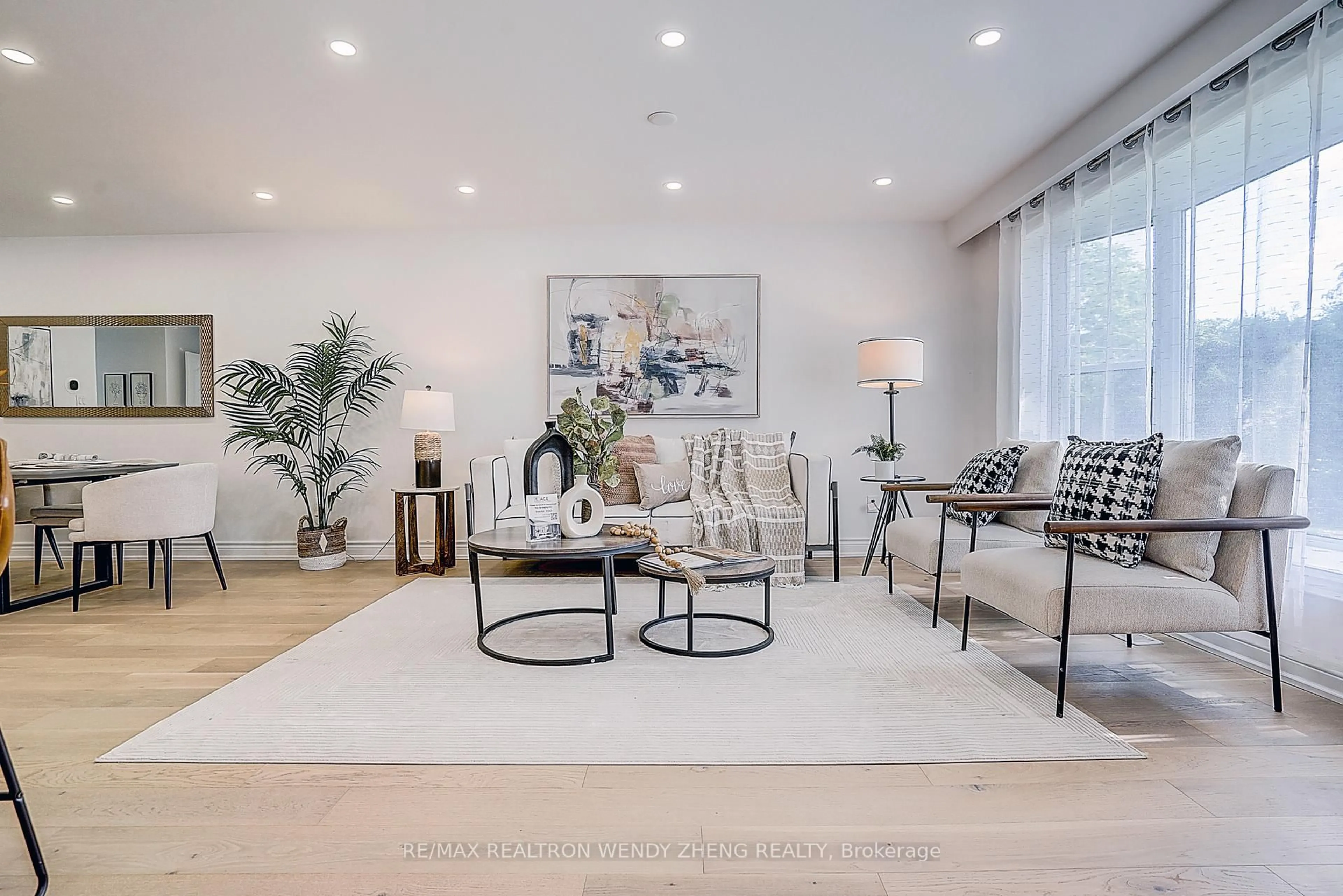 Living room with furniture, unknown for 47 Sherwood Forest Dr, Markham Ontario L3P 1P5