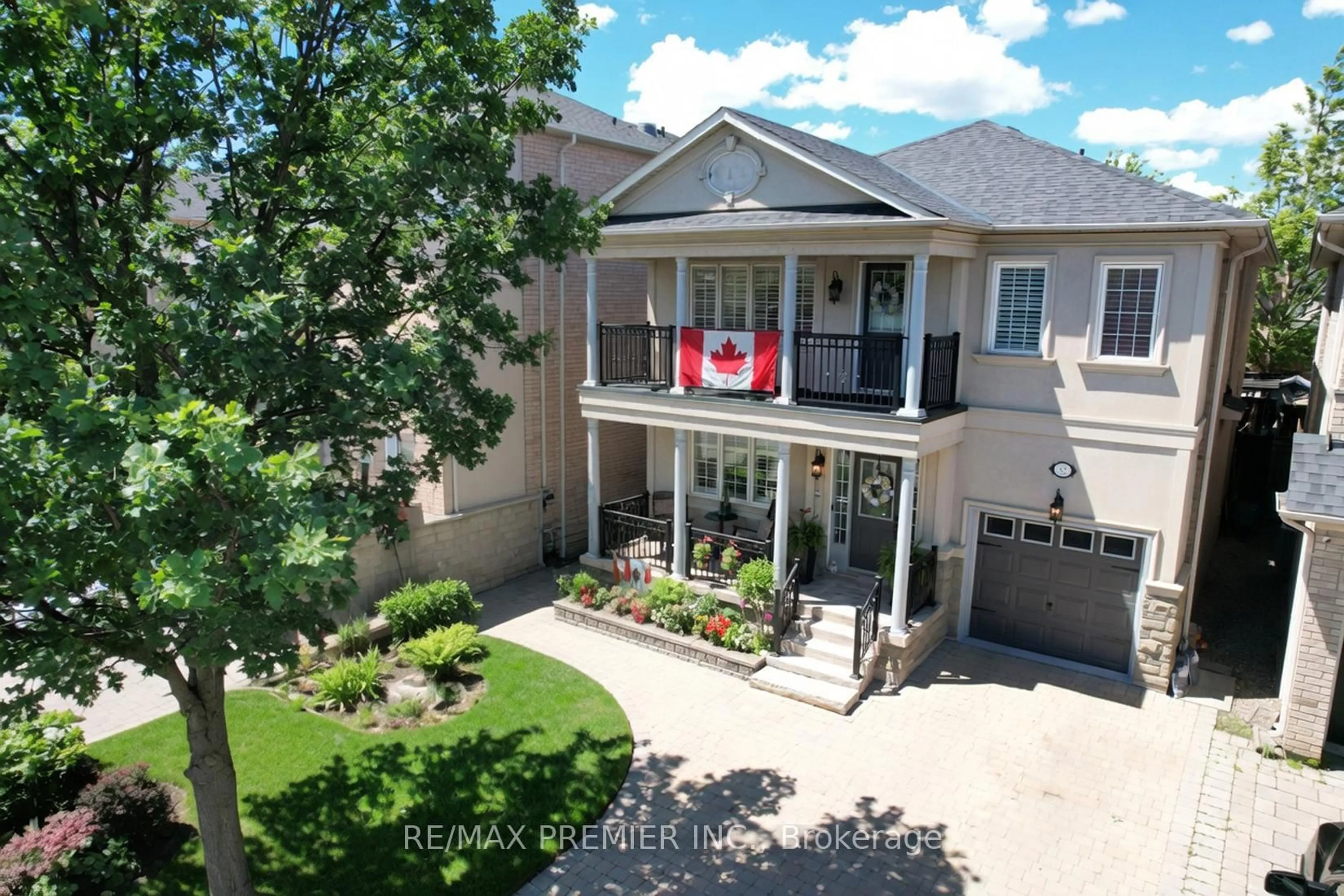 A pic from outside/outdoor area/front of a property/back of a property/a pic from drone, unknown for 32 Timberwolf Cres, Vaughan Ontario L4H 2W2