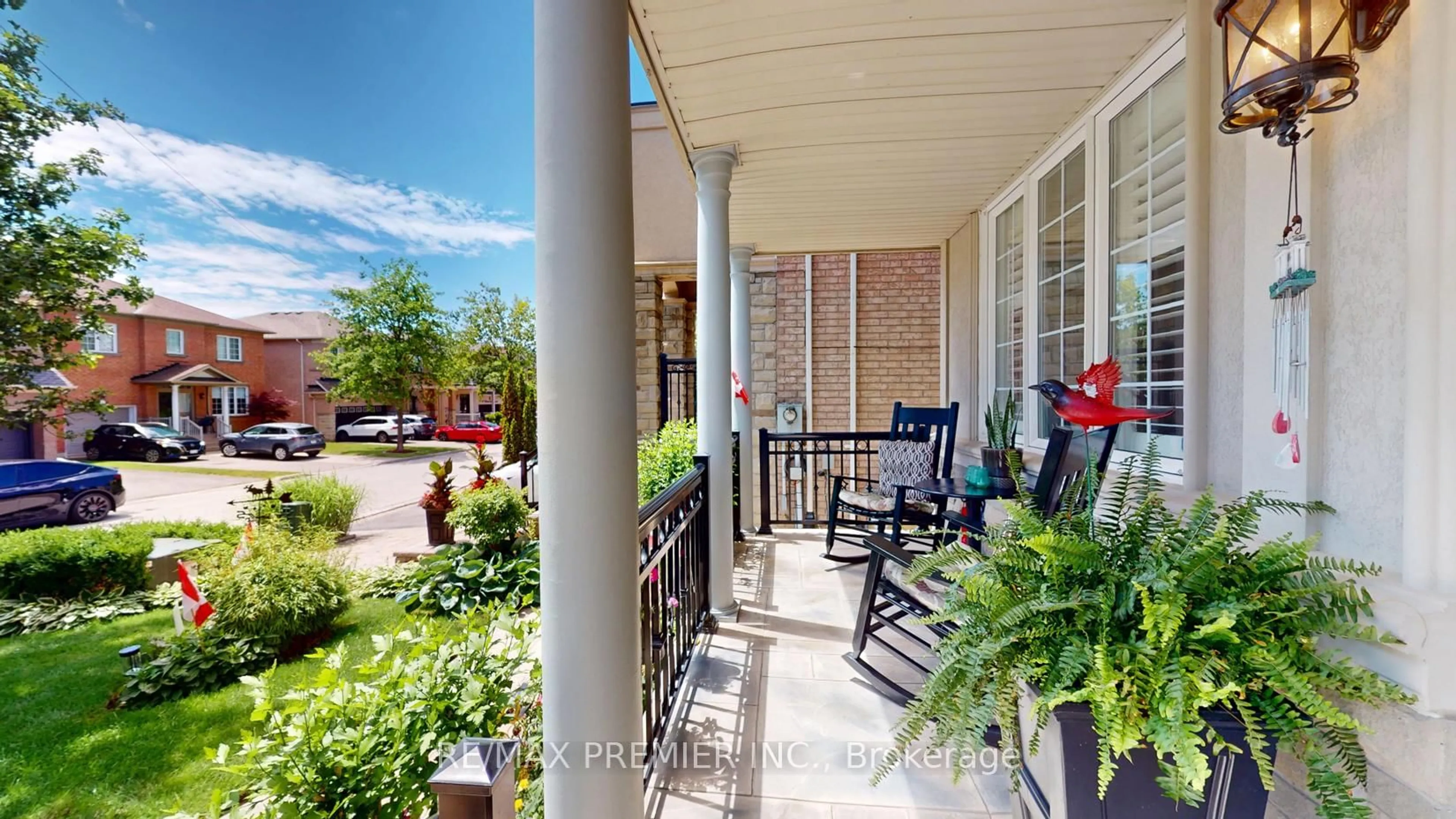 Patio, street for 32 Timberwolf Cres, Vaughan Ontario L4H 2W2