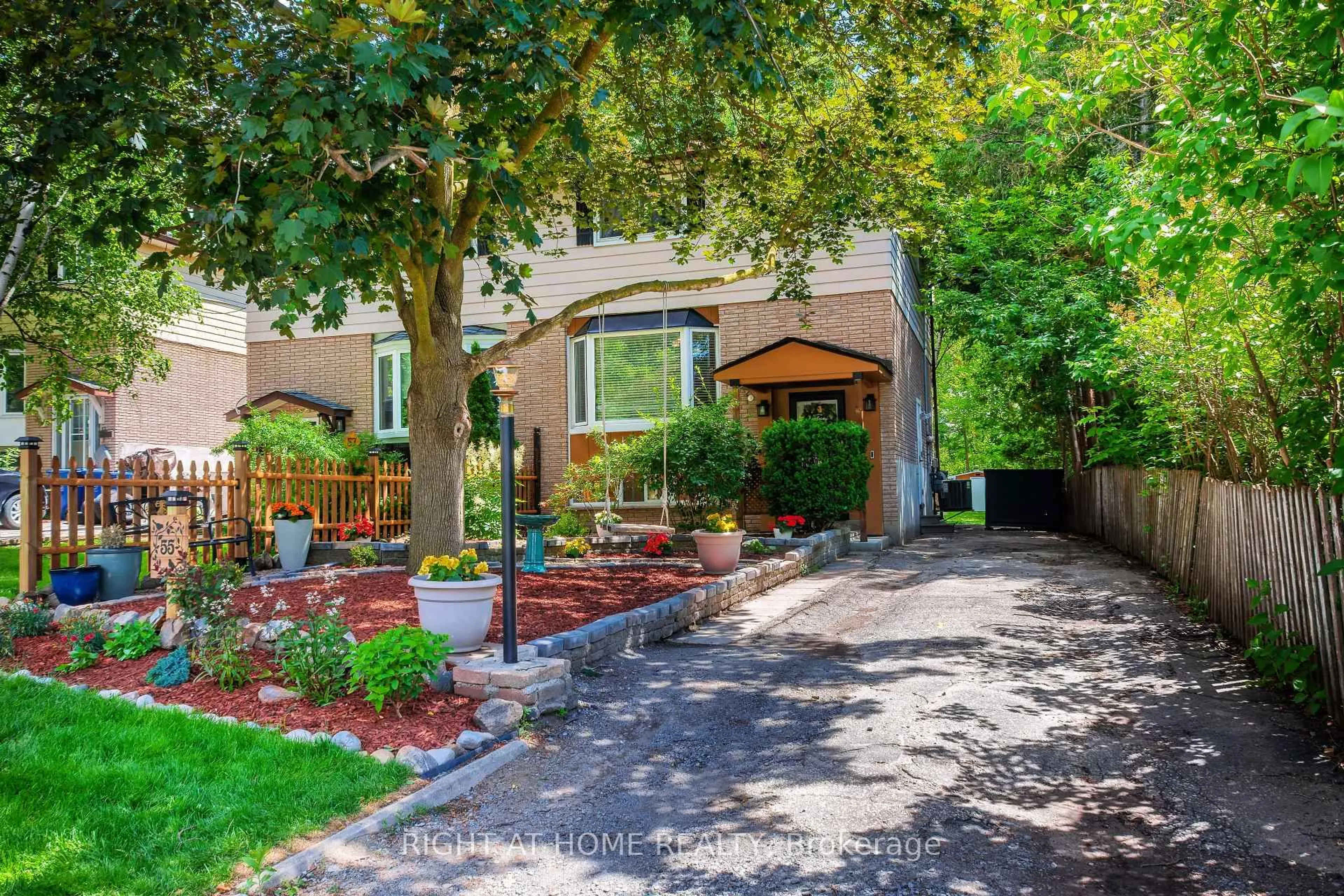 Unknown for 55 Hillview Dr, Newmarket Ontario L3Y 4H8