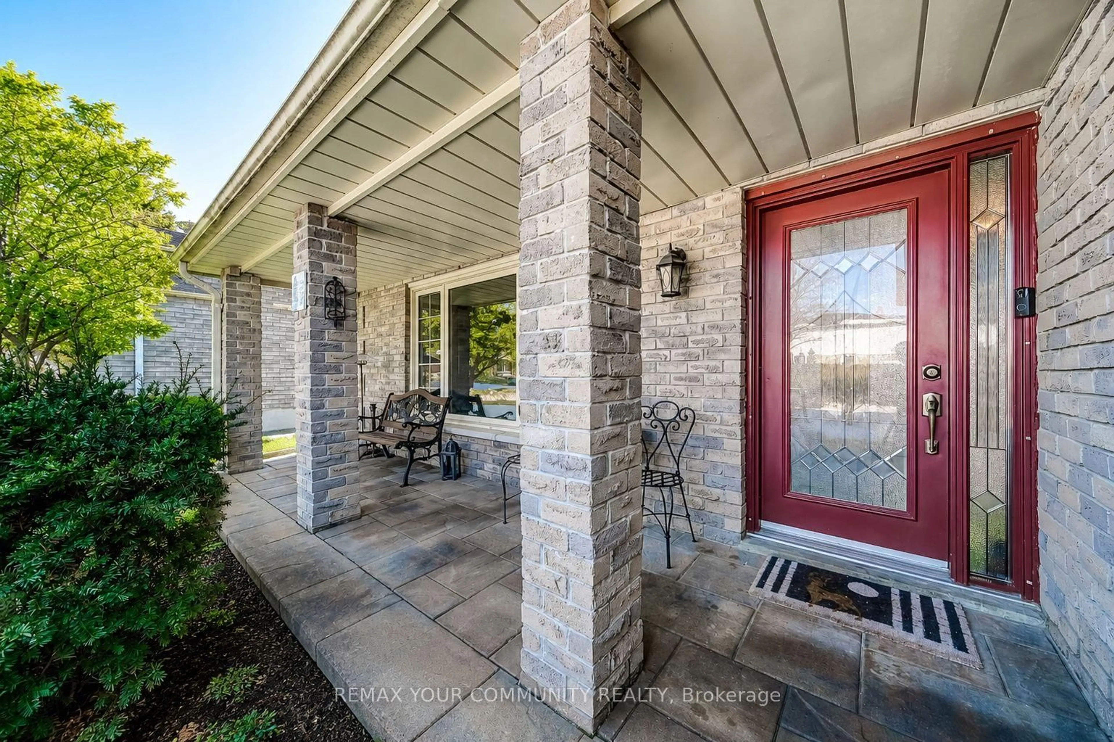 Unknown for 911 Ferndale Cres, Newmarket Ontario L3Y 6B6