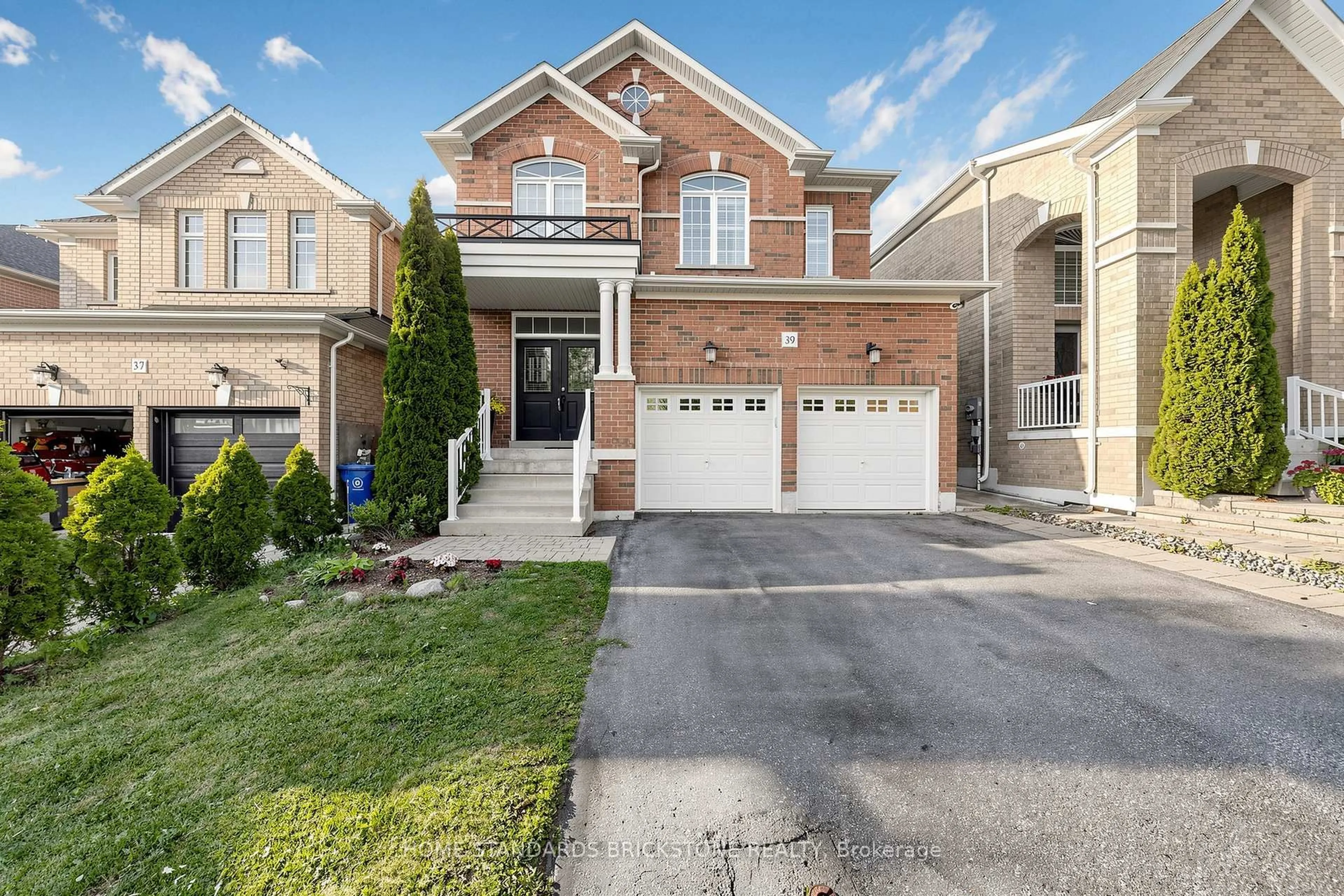 Home with brick exterior material, street for 39 Nature Way Cres, East Gwillimbury Ontario L9N 0A7