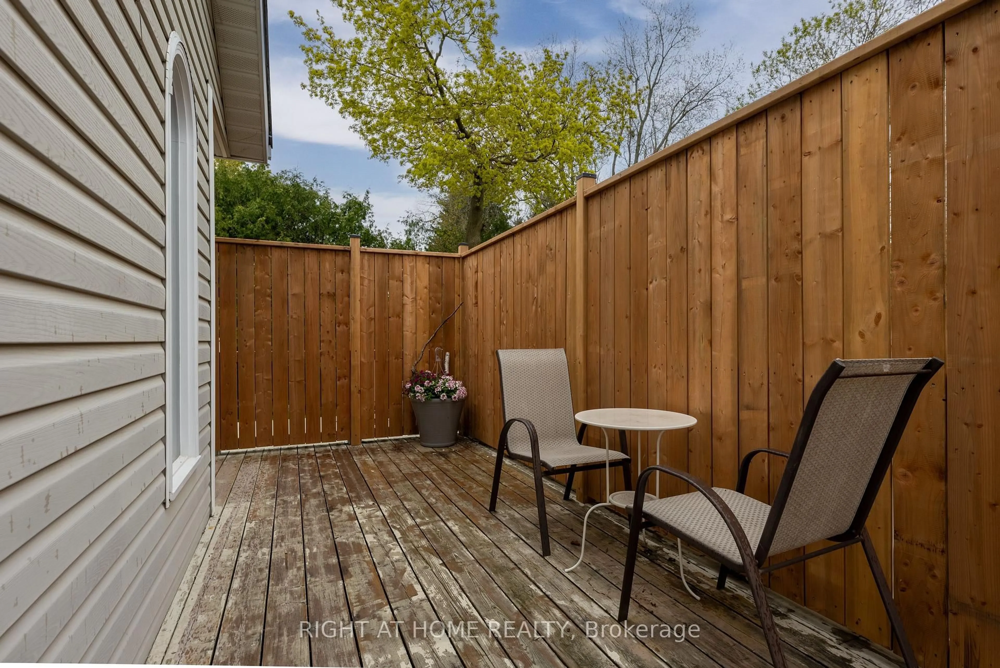 Patio, street for 120 Wright St, Richmond Hill Ontario L4C 4A5